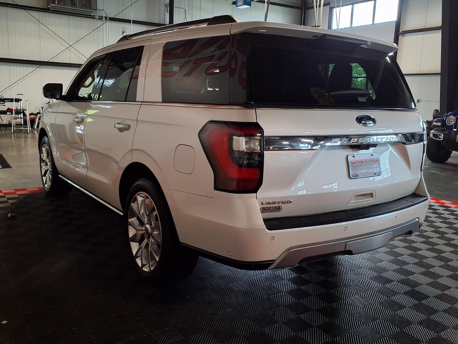 2018 Ford Expedition Limited - White Platinum Metallic Tri-Coat exterior view 5
