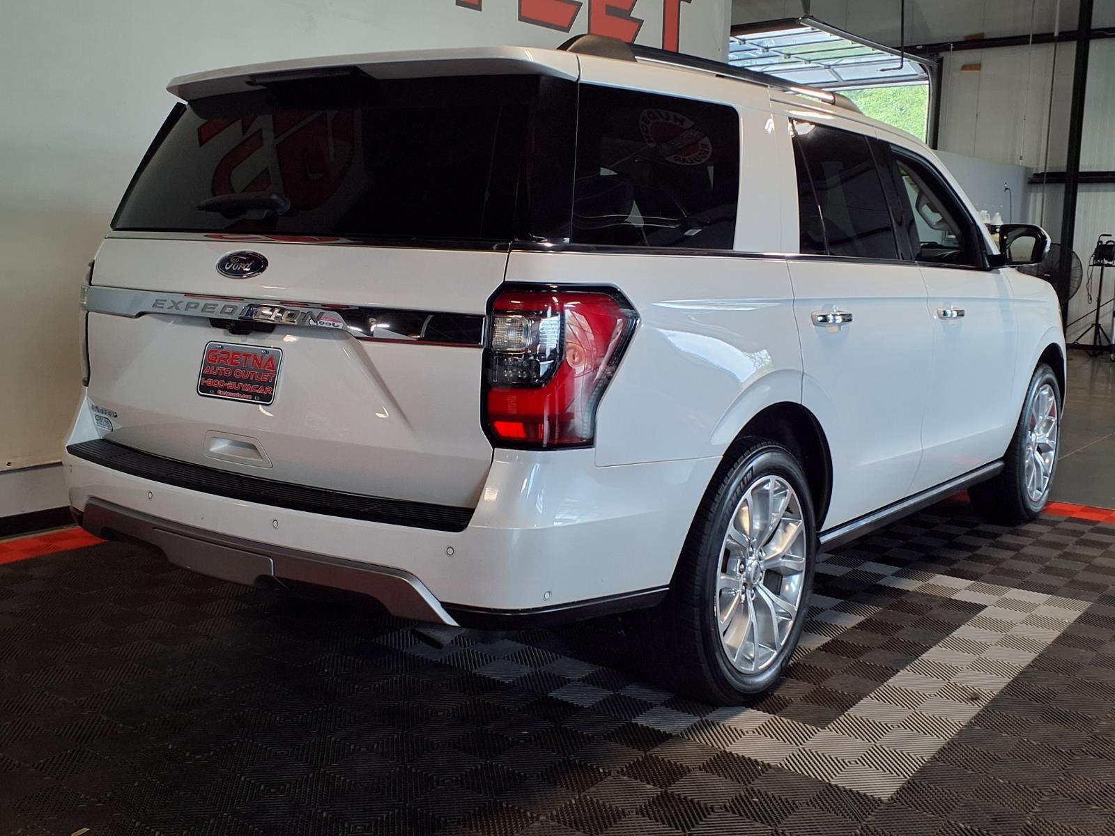 2018 Ford Expedition Limited - White Platinum Metallic Tri-Coat exterior view 9
