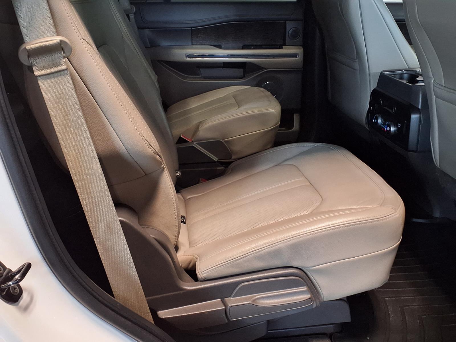 2018 Ford Expedition Limited - White Platinum Metallic Tri-Coat exterior view 11