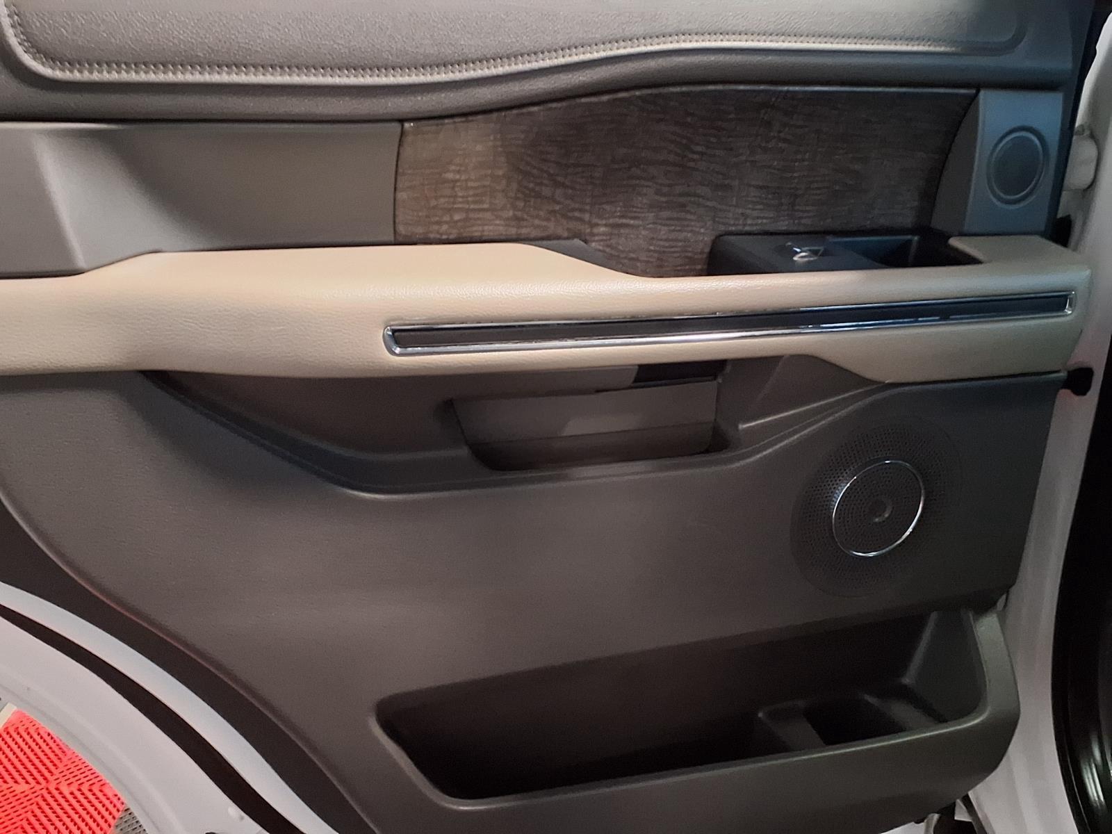 2018 Ford Expedition Limited - White Platinum Metallic Tri-Coat exterior view 14