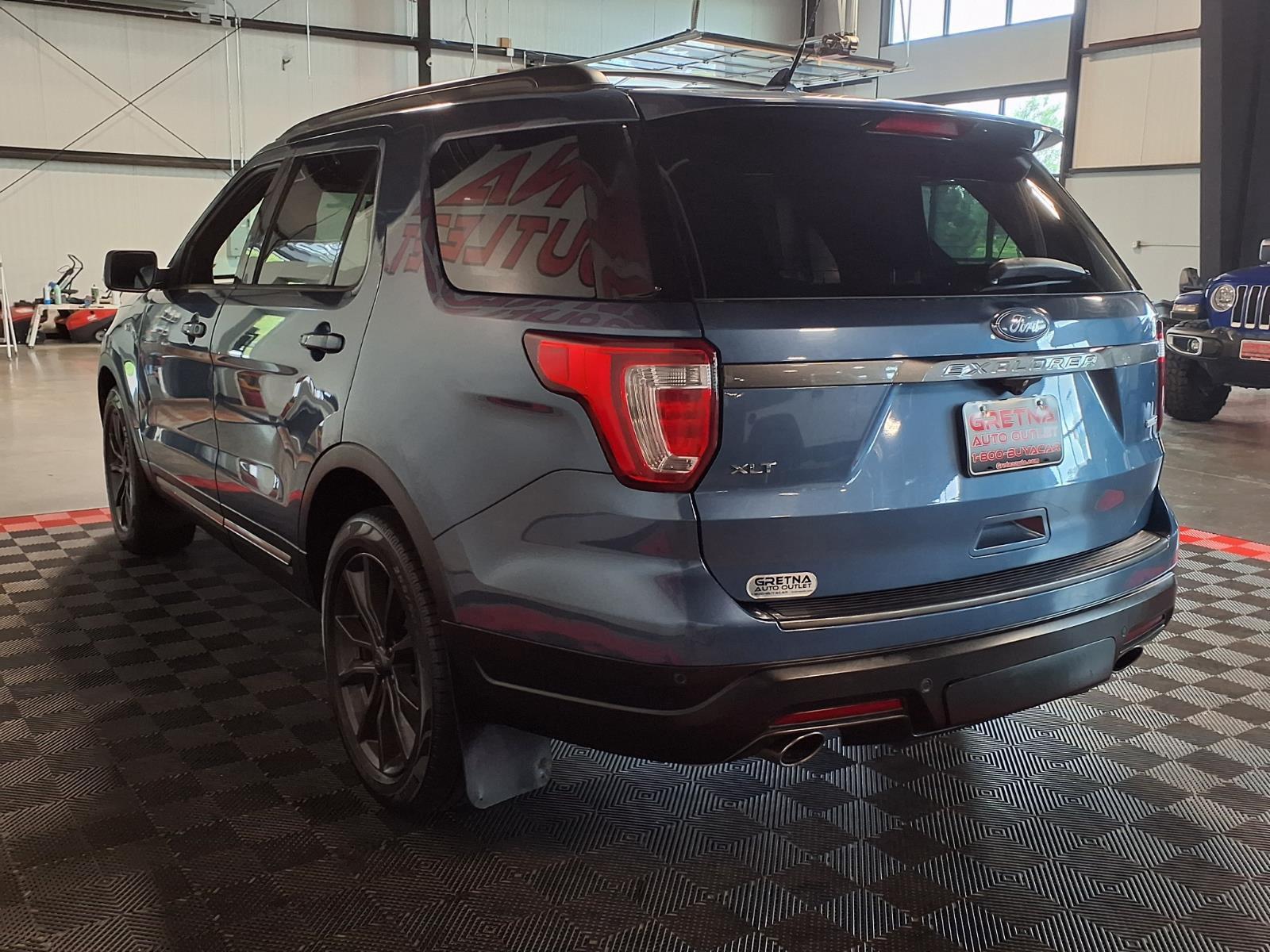 2018 Ford Explorer XLT - Magnetic Metallic exterior view 5