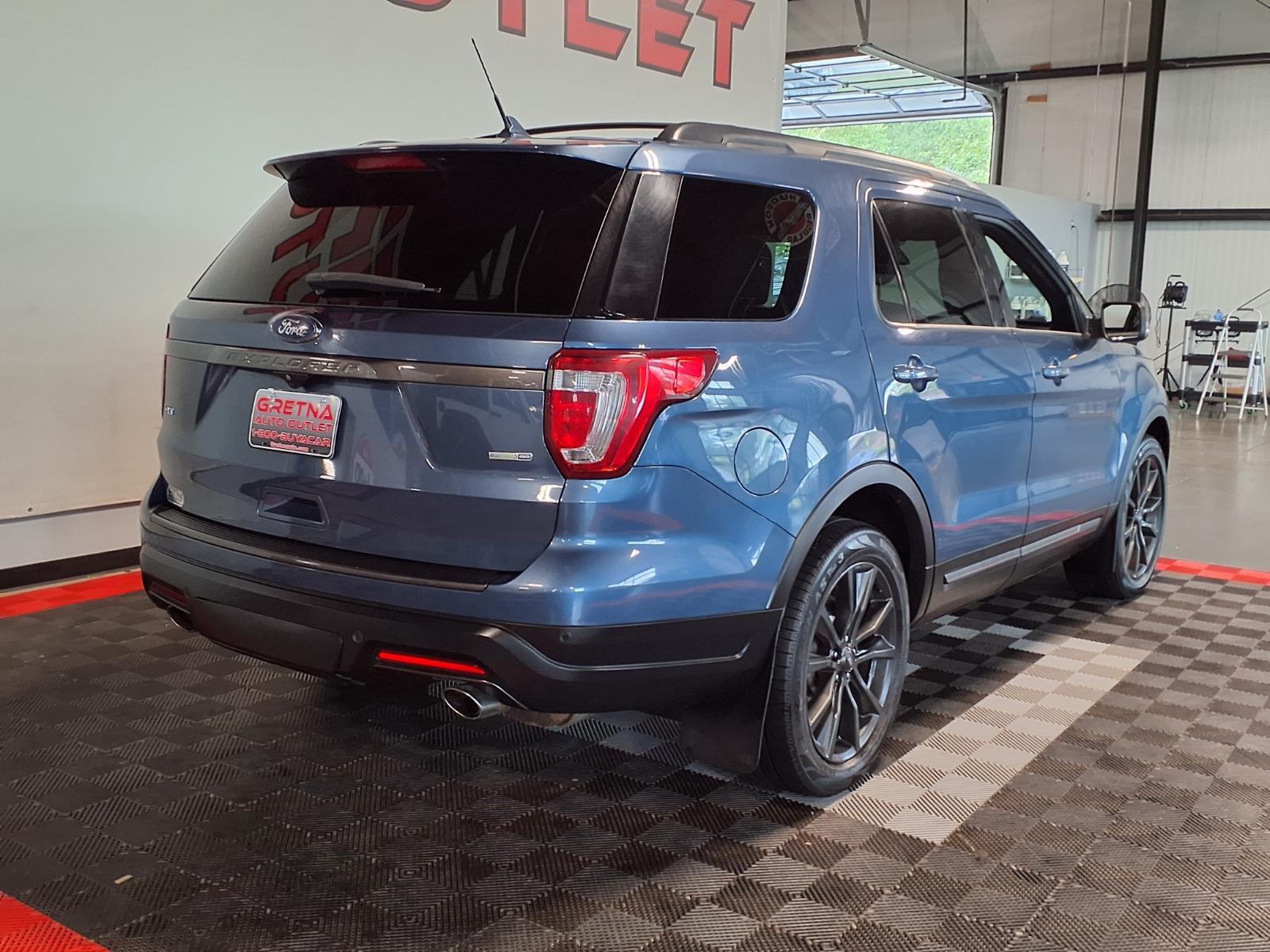 2018 Ford Explorer XLT - Magnetic Metallic exterior view 9