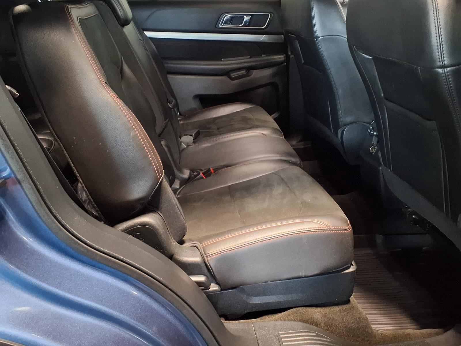 2018 Ford Explorer XLT - Magnetic Metallic exterior view 11