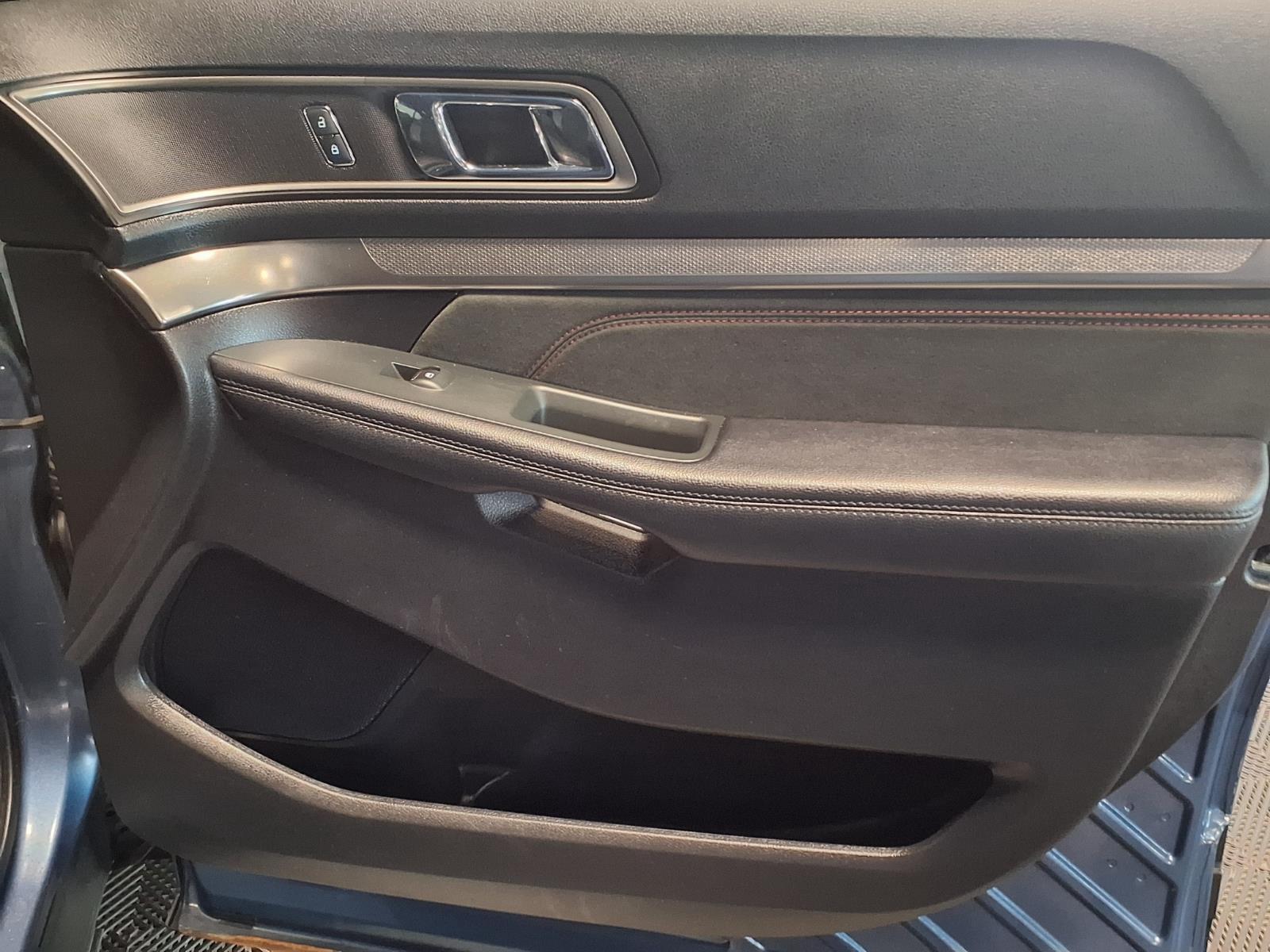 2018 Ford Explorer XLT - Magnetic Metallic exterior view 12