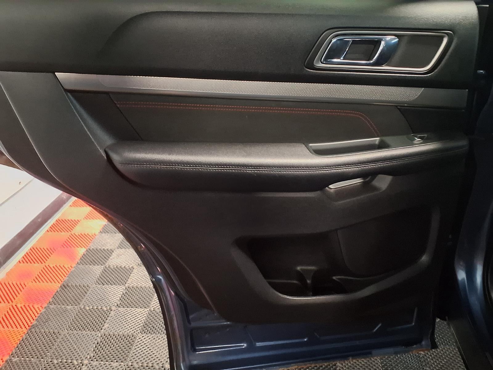 2018 Ford Explorer XLT - Magnetic Metallic exterior view 14