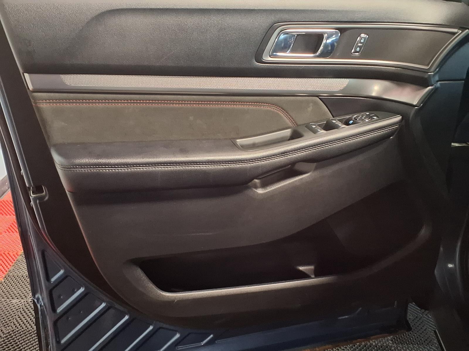 2018 Ford Explorer XLT - Magnetic Metallic exterior view 17