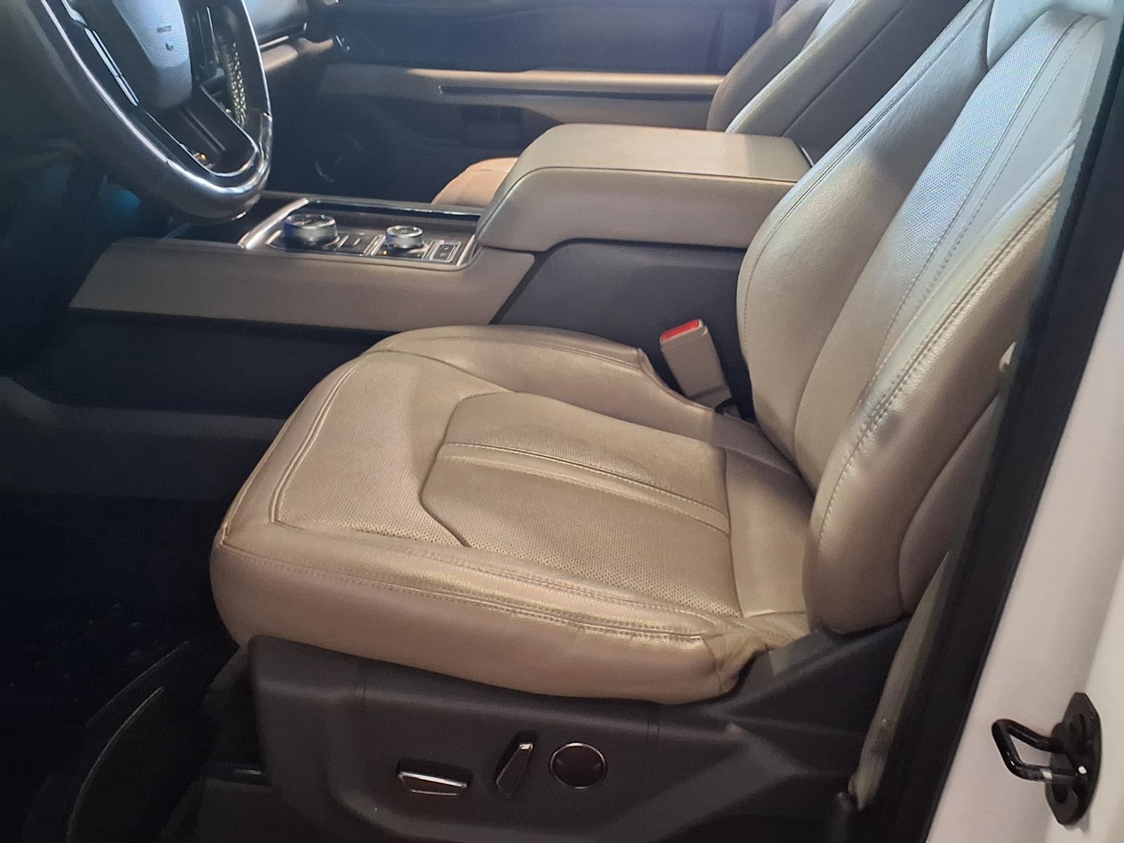 2018 Ford Expedition Limited - White Platinum Metallic Tri-Coat exterior view 18