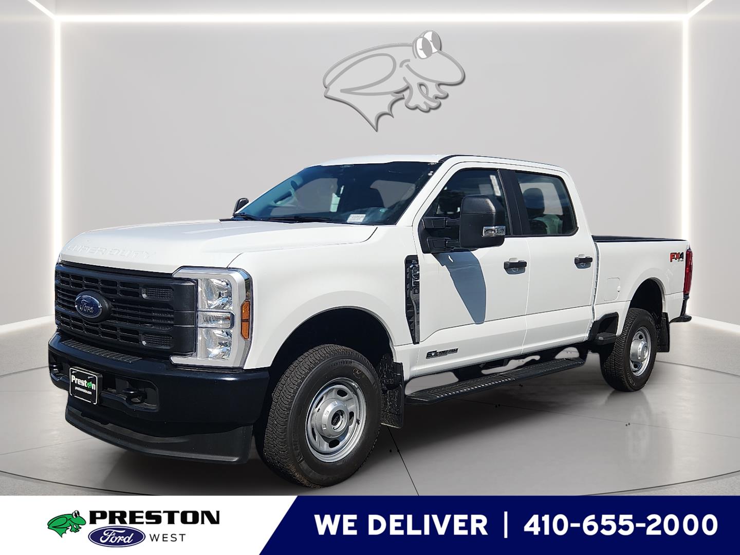 Oxford White 2025 Ford F-350 Super Duty XL Crew Cab 4WD Pickup Truck Four-Wheel Drive Automatic