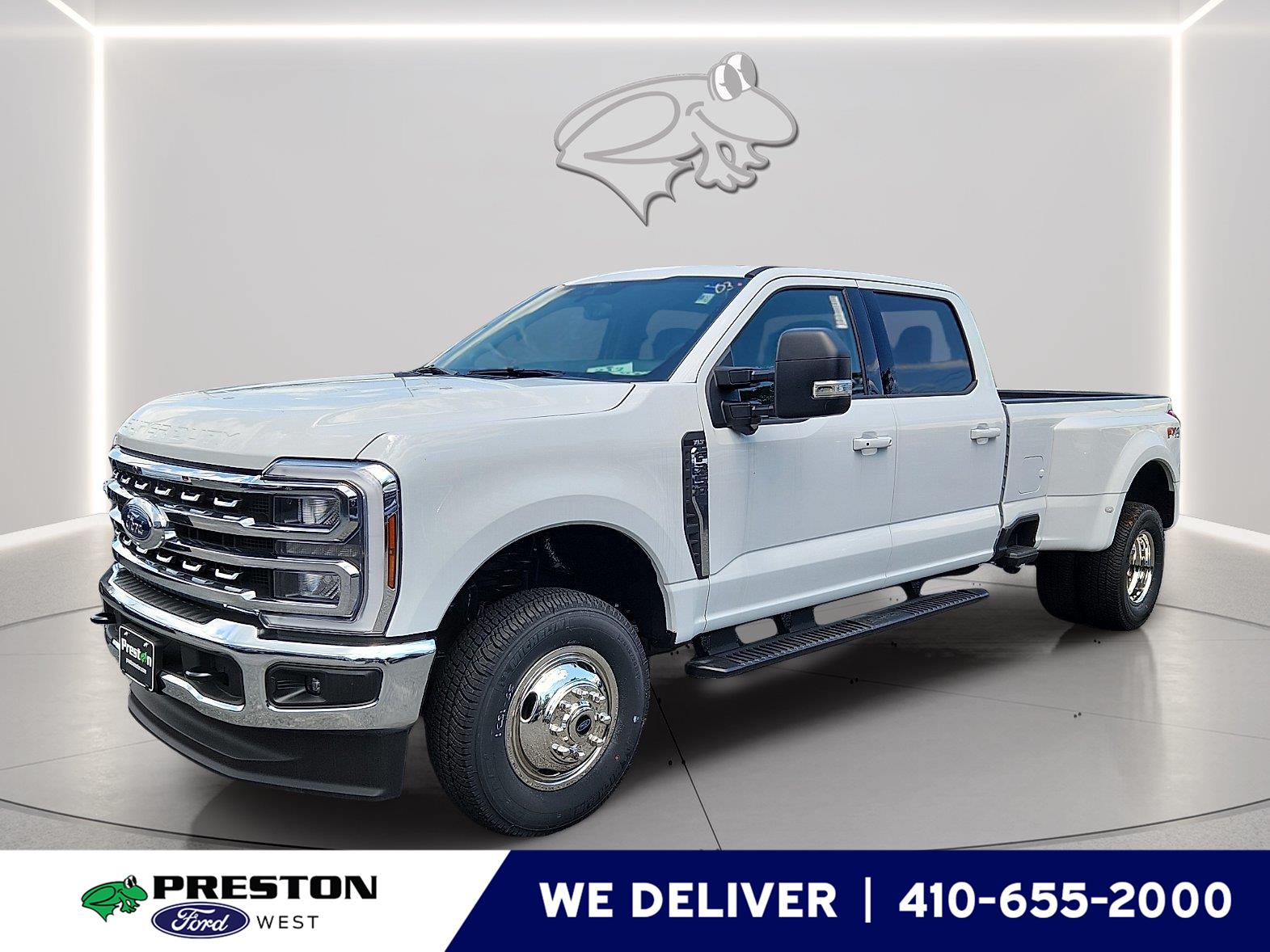 Oxford White 2026 Ford F-350 Super Duty Pickup Truck Four-Wheel Drive Automatic