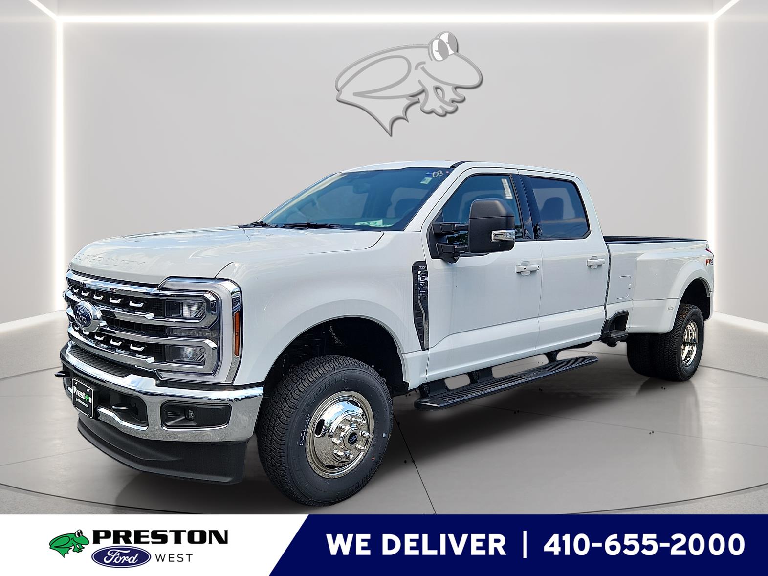 Oxford White 2026 Ford F-350 Super Duty Pickup Truck Four-Wheel Drive Automatic