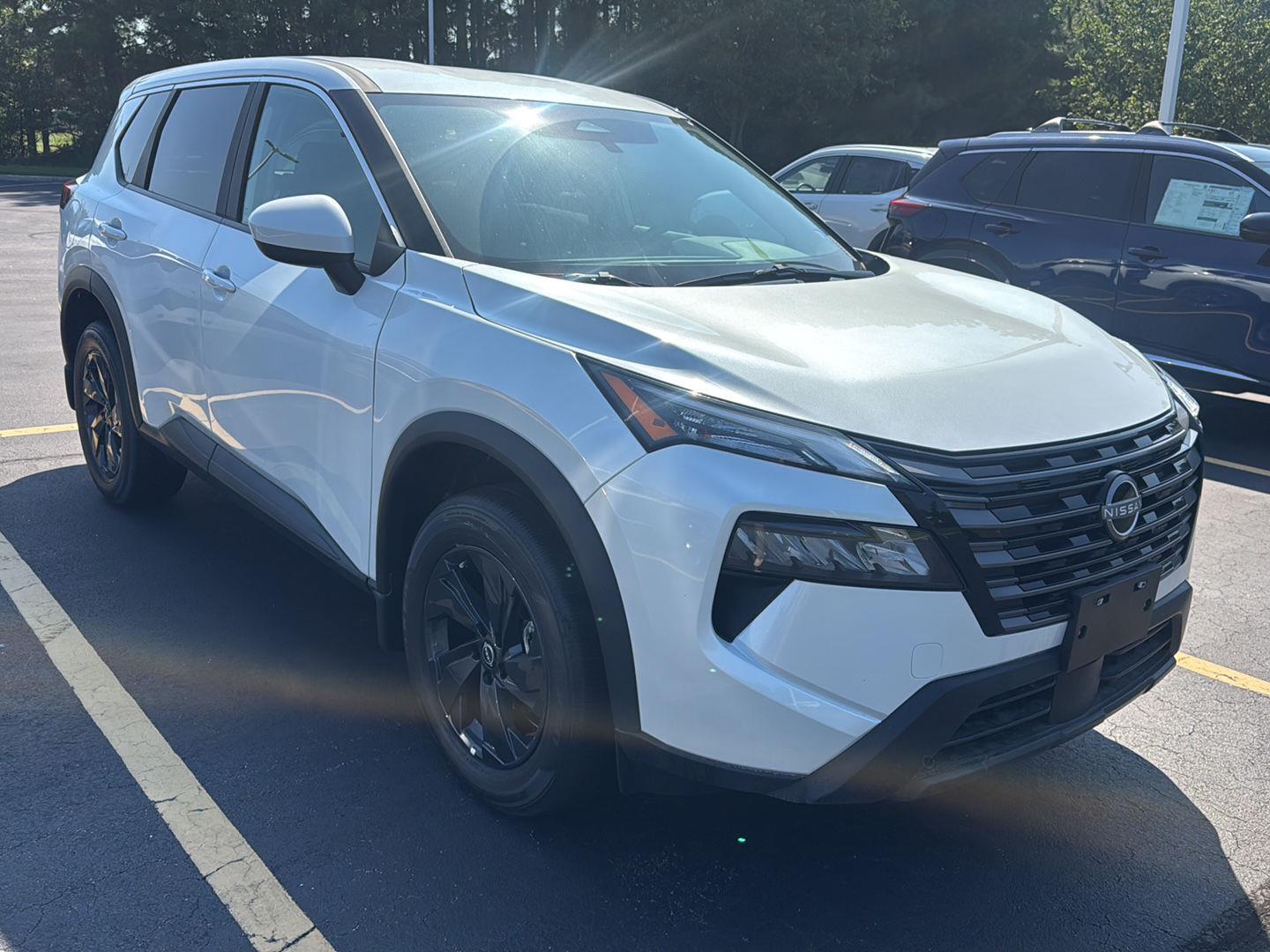 2026 Nissan Rogue SV - Photo 2