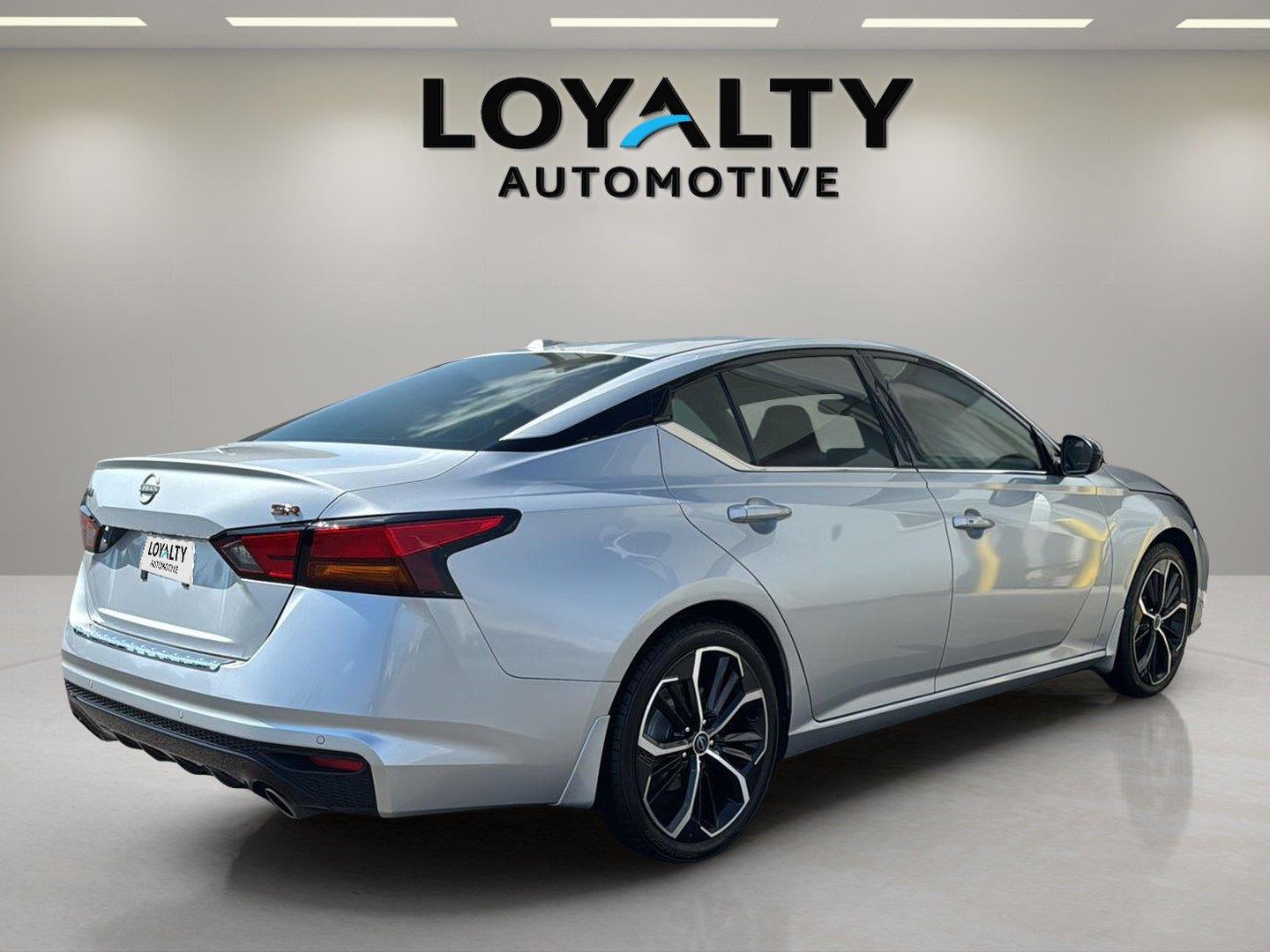 Used 2023 Nissan Altima Sedan