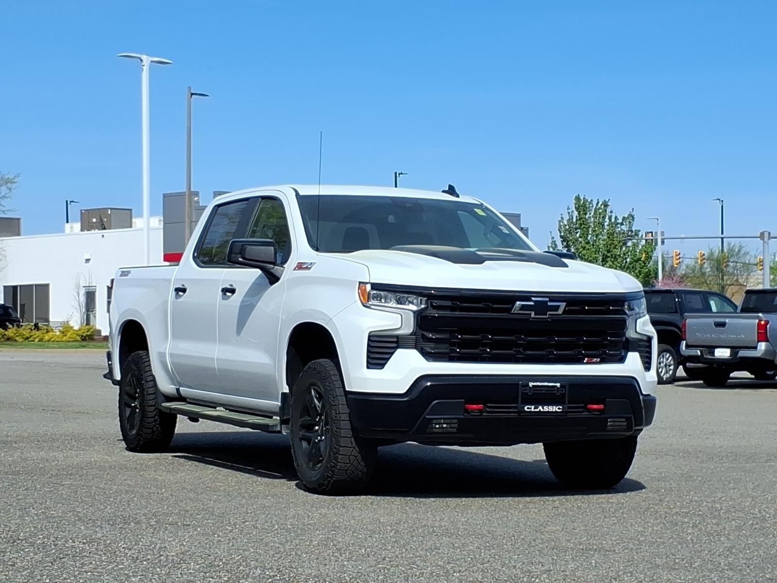 View vehicle photo 5