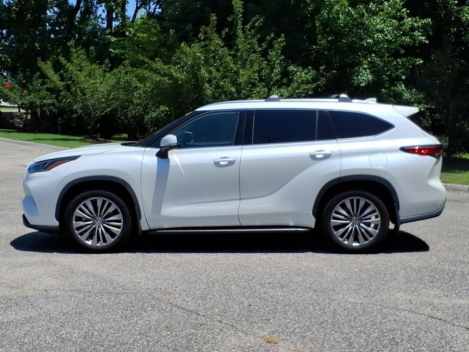 Used 2021 Blizzard Pearl Toyota Platinum image 3