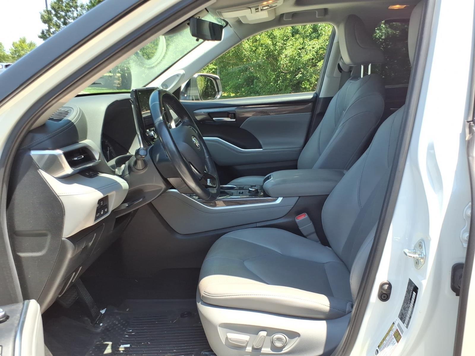 Used 2021 Blizzard Pearl Toyota Platinum image 16