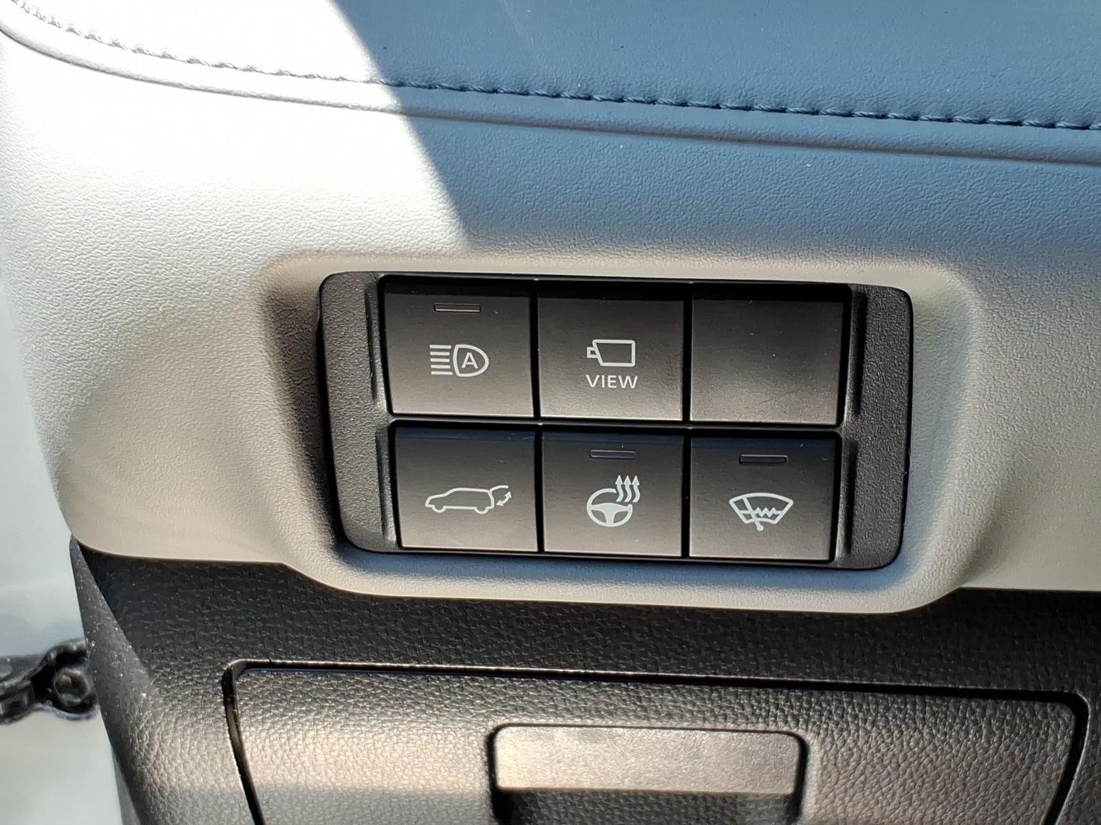 Used 2021 Blizzard Pearl Toyota Platinum image 20