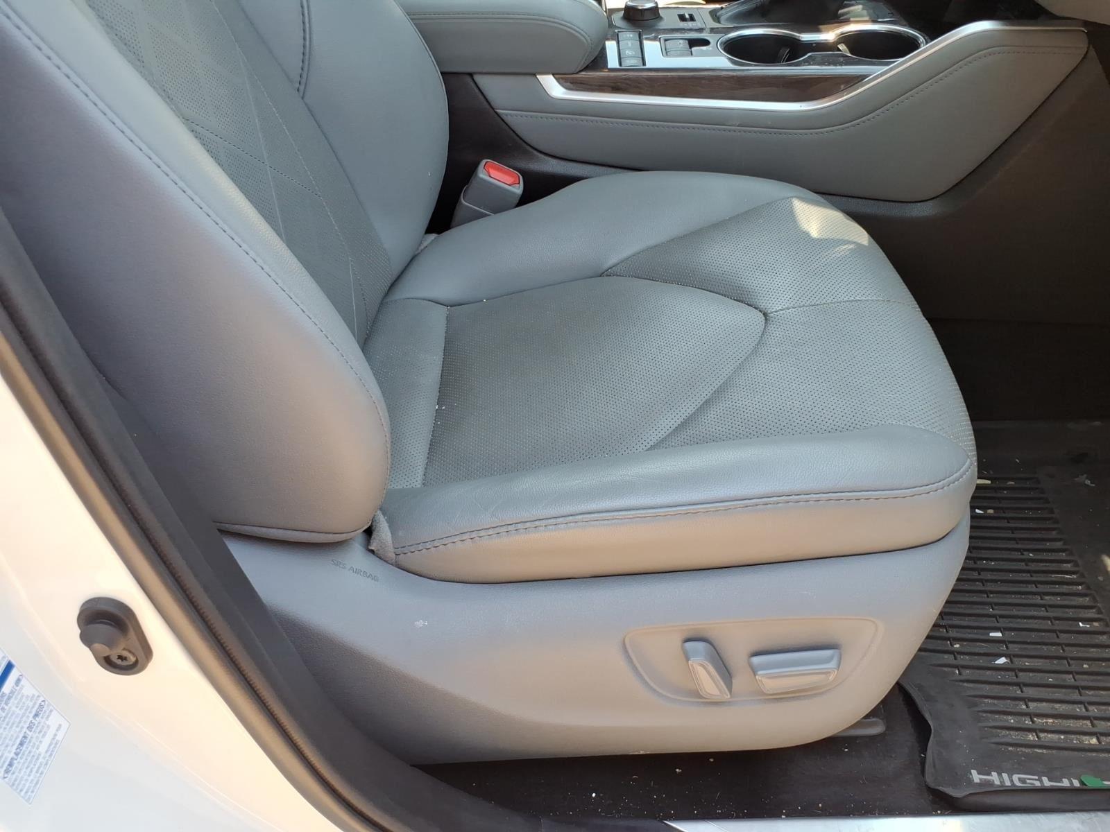 Used 2021 Blizzard Pearl Toyota Platinum image 23