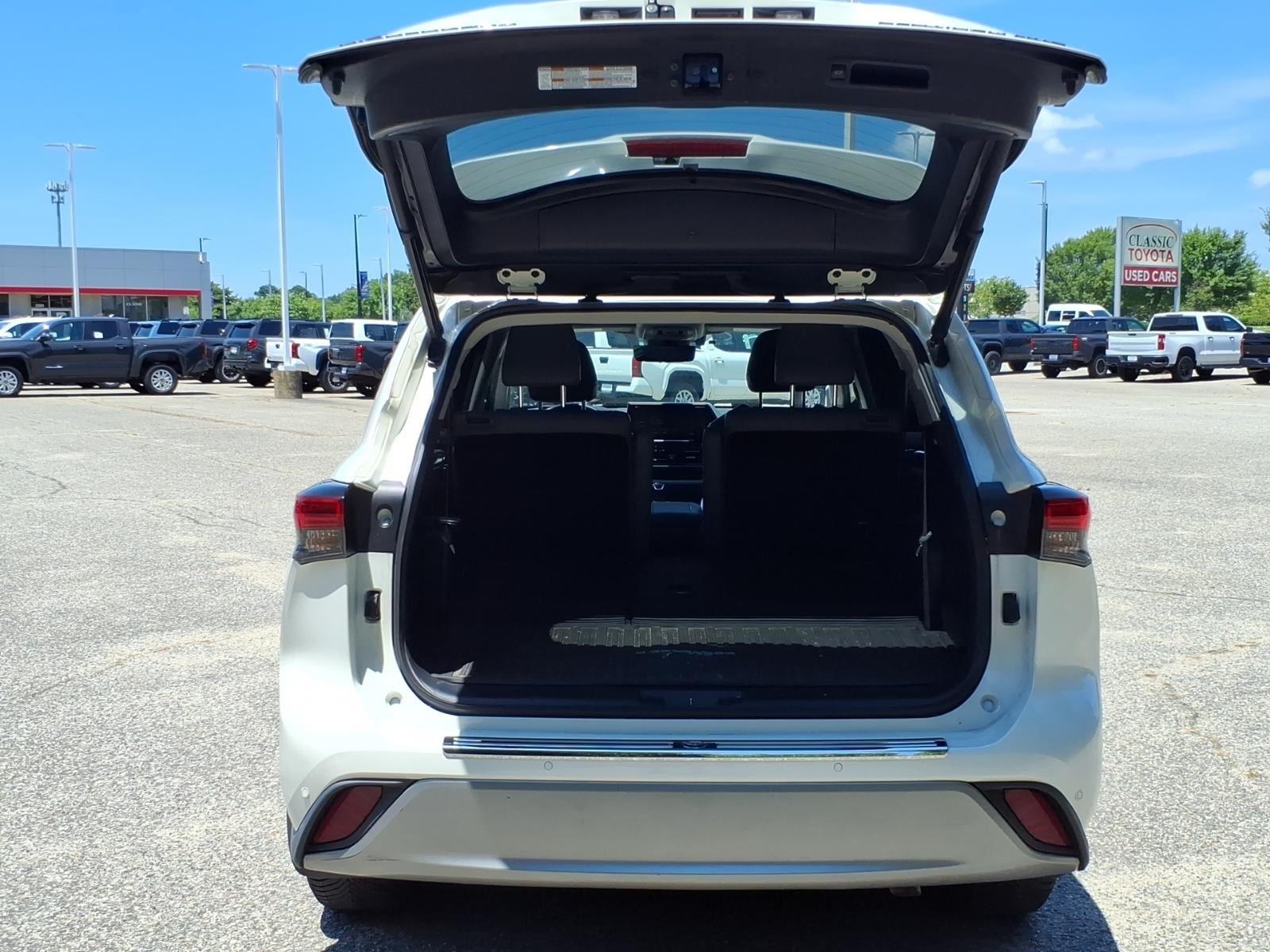 Used 2021 Blizzard Pearl Toyota Platinum image 29