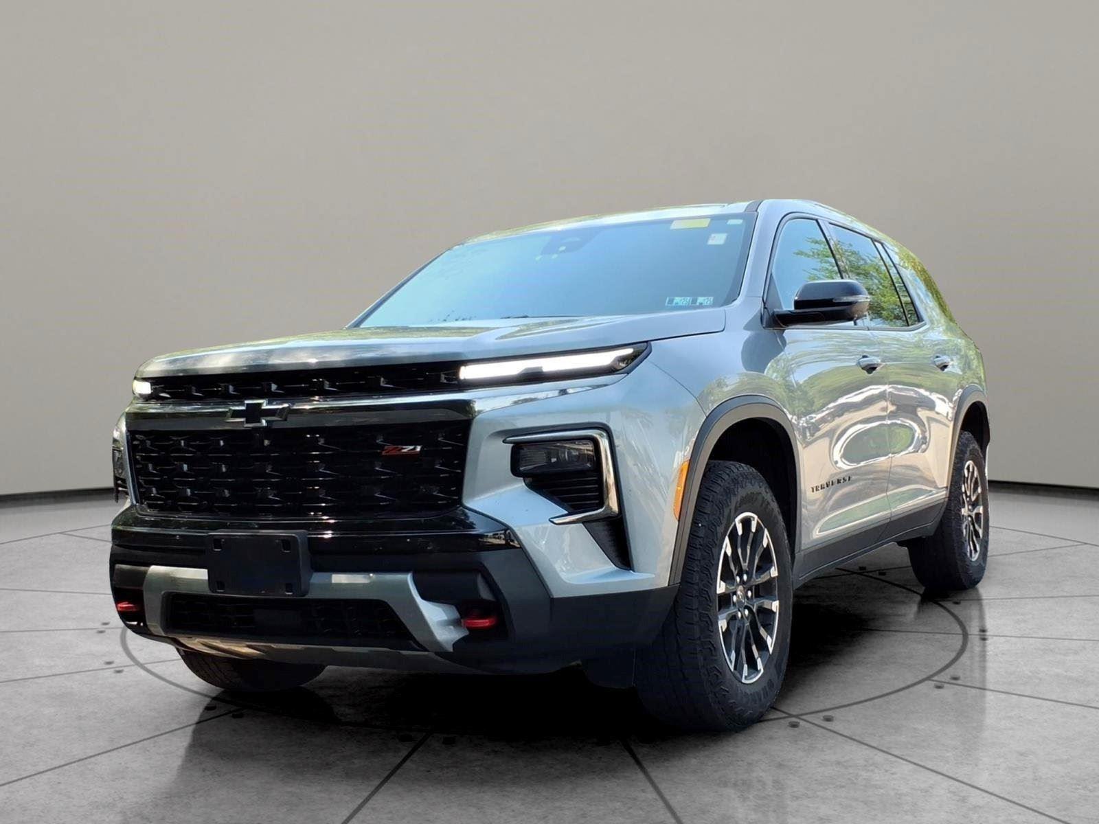 Stardust Metallic 2024 Chevrolet Traverse SUV / Crossover Four-Wheel Drive 8-Speed Automatic