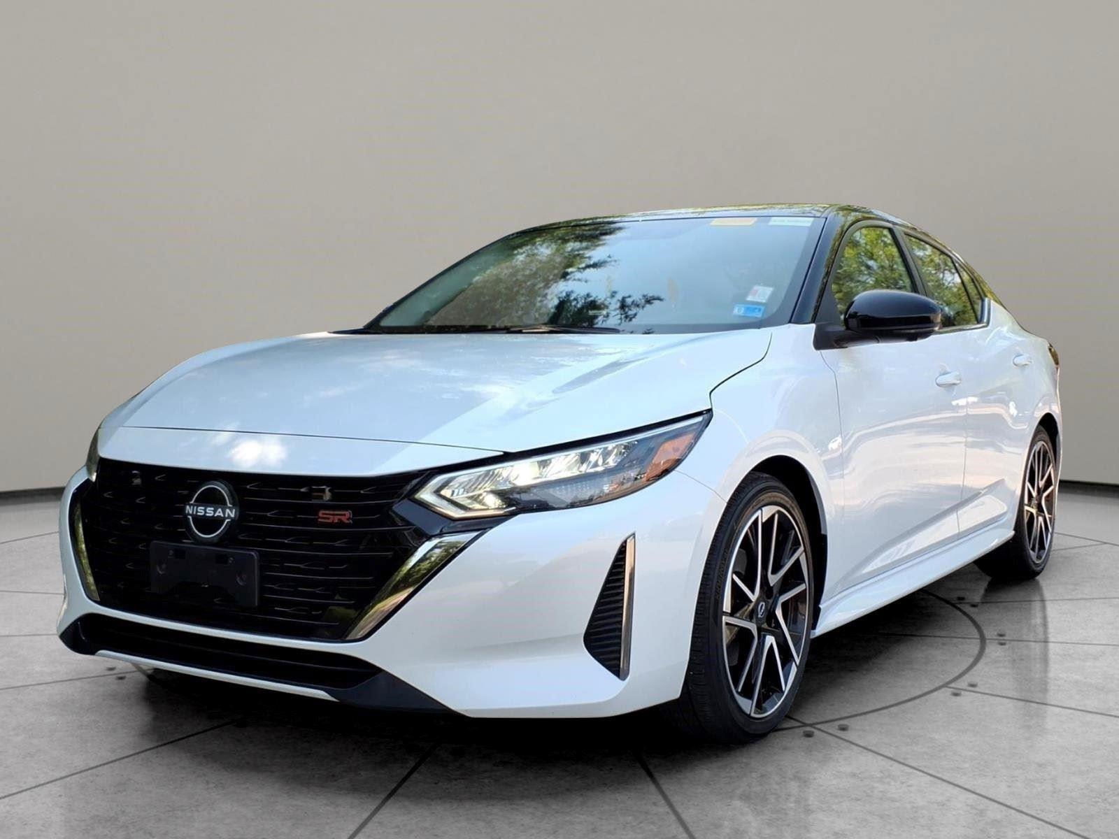 Aspen White Tricoat/Super Black 2025 Nissan Sentra Sedan Front-Wheel Drive Continuously Variable Transmission