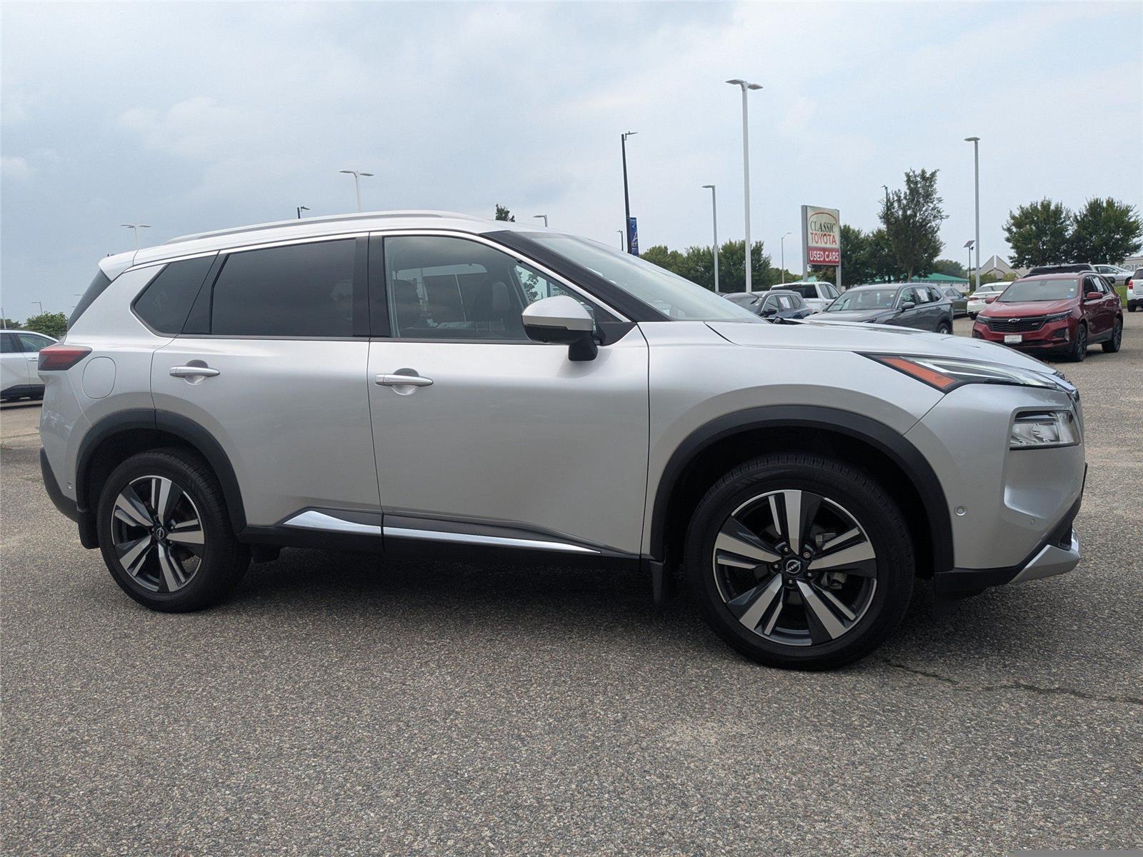 Brilliant Silver Metallic 2022 Nissan Rogue SUV / Crossover All-Wheel Drive Continuously Variable Transmission