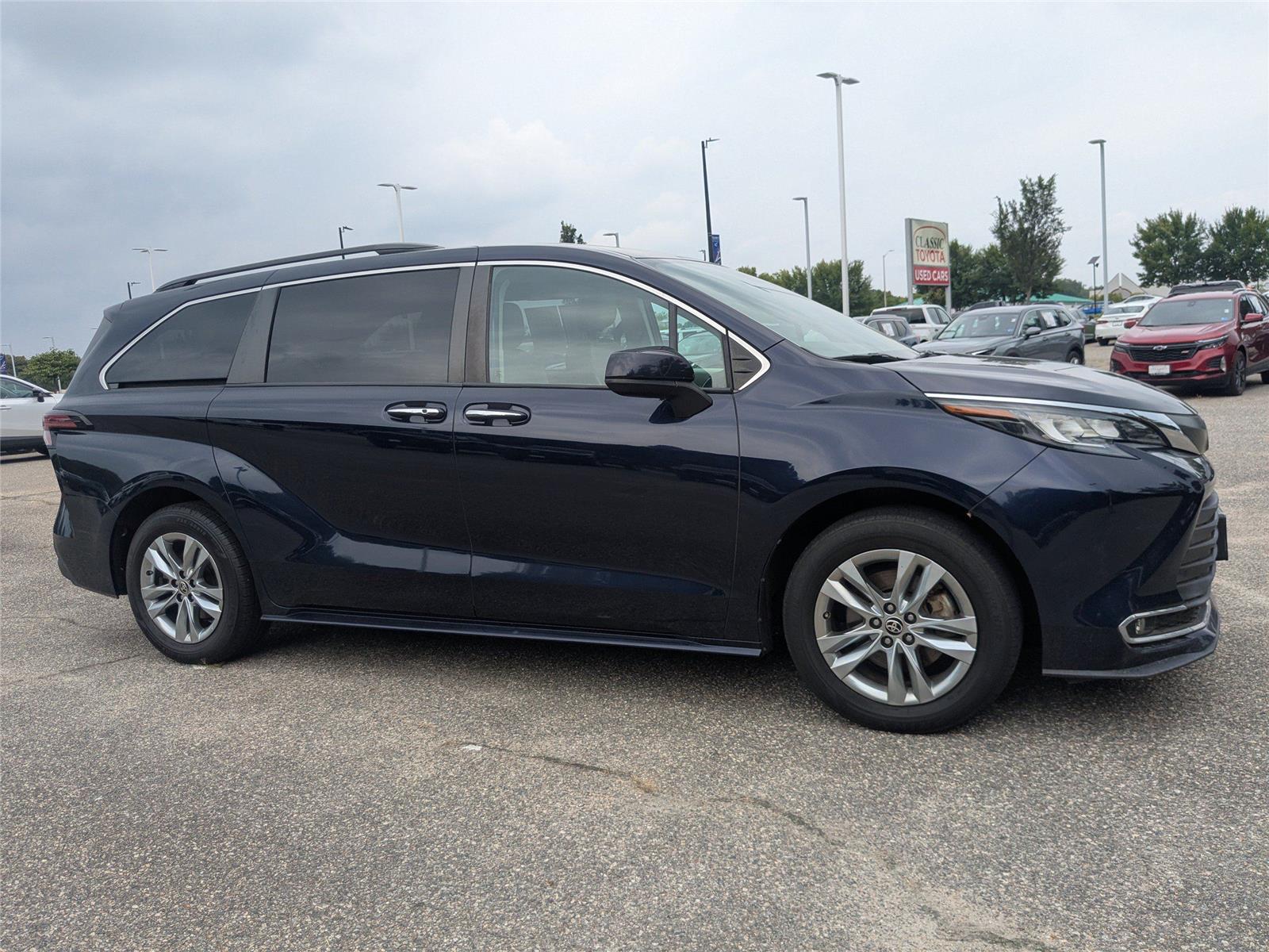 Blueprint 2022 Toyota Sienna Minivan Front-Wheel Drive Continuously Variable Transmission