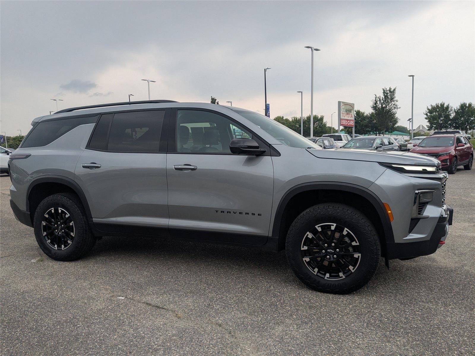 Stardust Metallic 2024 Chevrolet Traverse SUV / Crossover Four-Wheel Drive 8-Speed Automatic