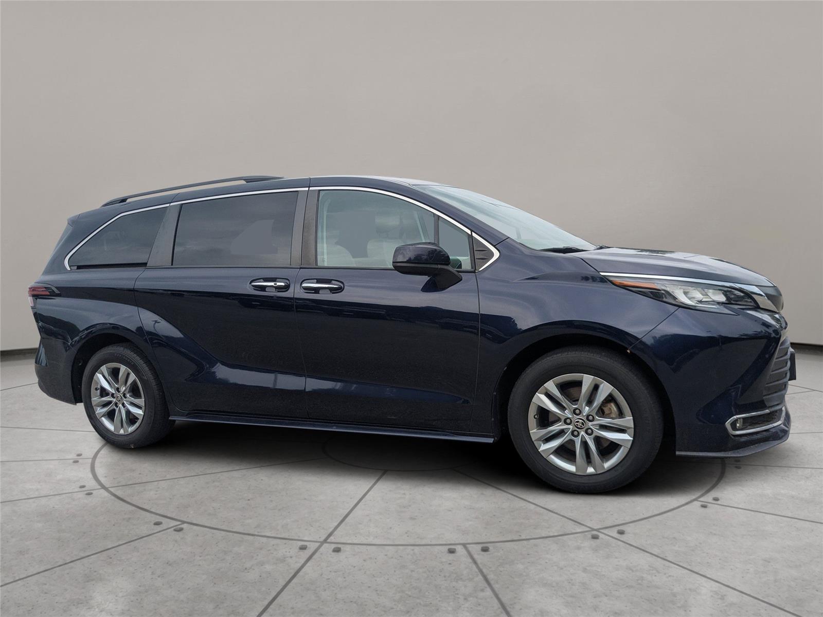 Blueprint 2022 Toyota Sienna Minivan Front-Wheel Drive Continuously Variable Transmission