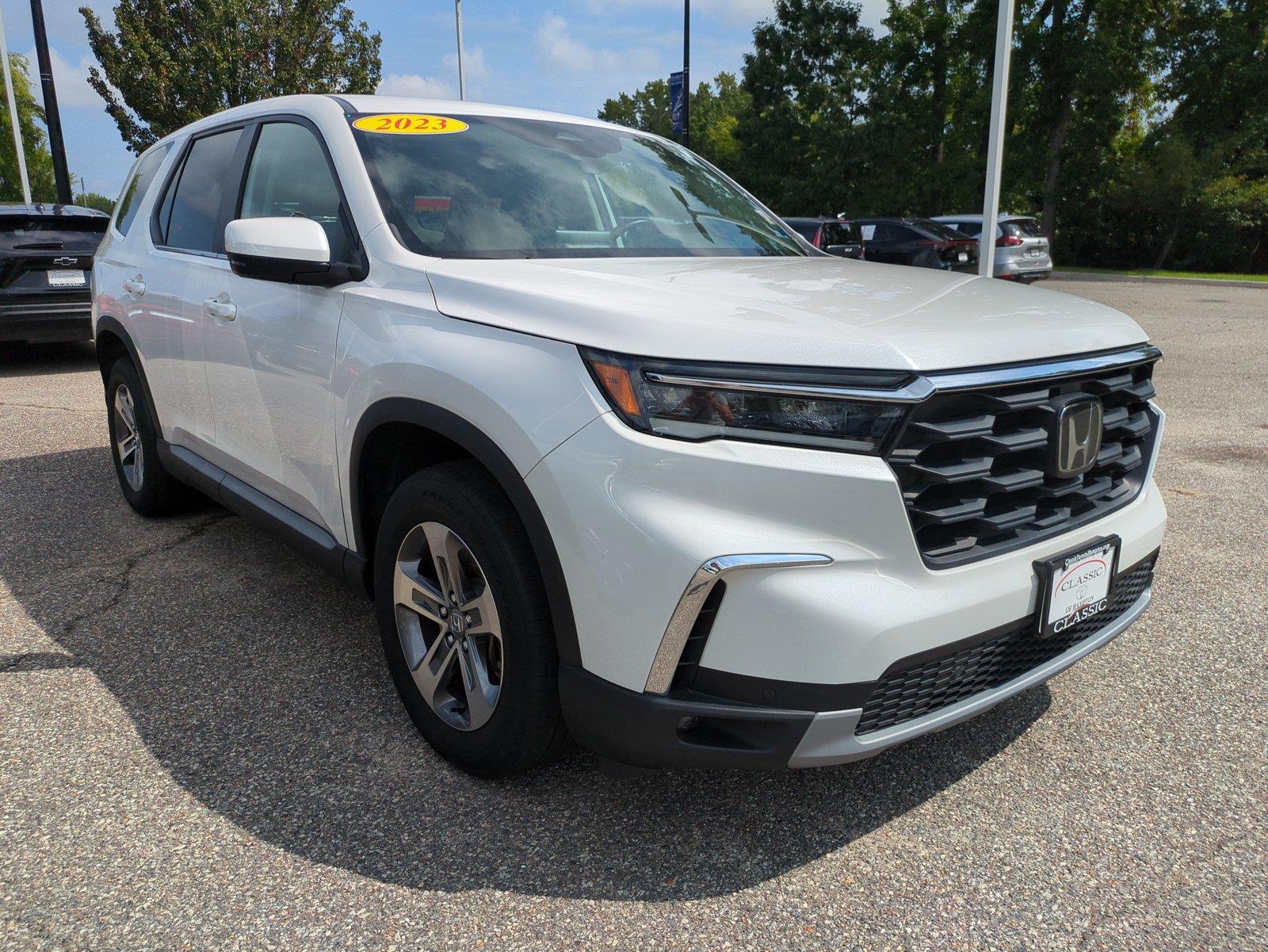 Platinum White Pearl 2023 Honda Pilot SUV / Crossover All-Wheel Drive Automatic