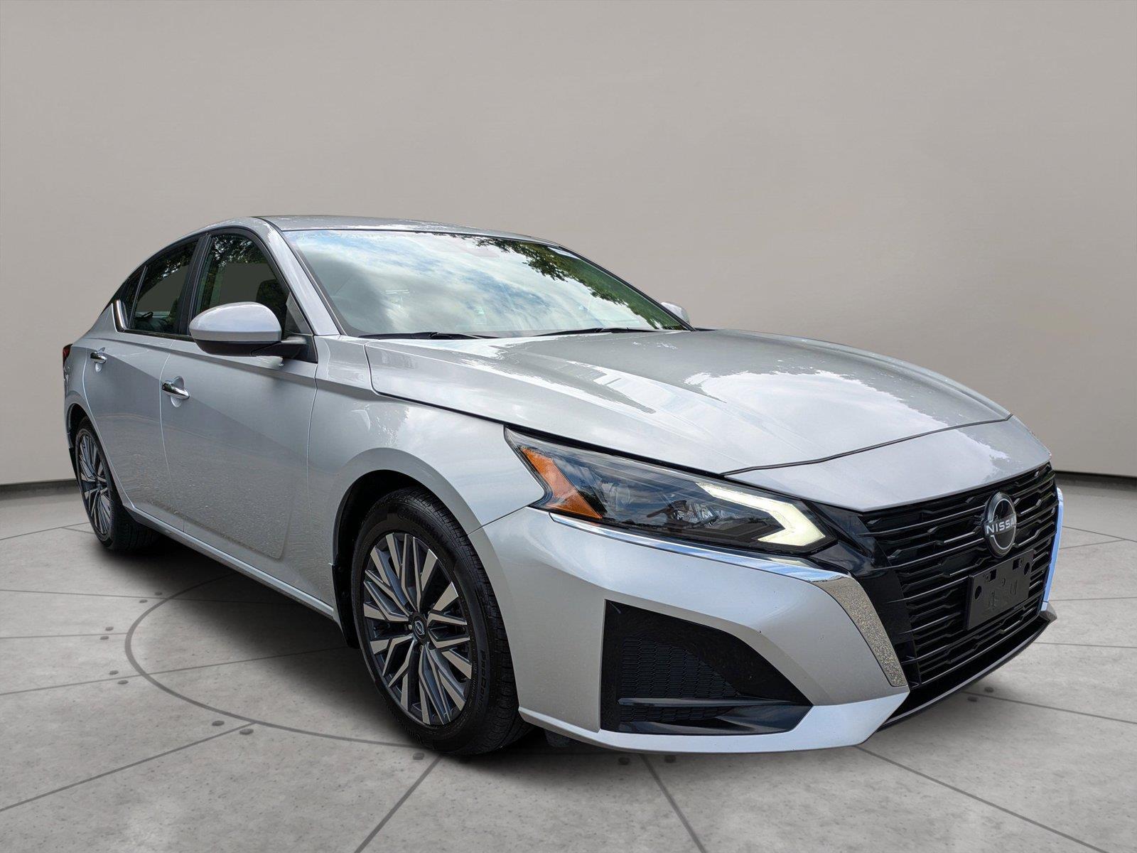 Brilliant Silver Metallic 2023 Nissan Altima Sedan Front-Wheel Drive Continuously Variable Transmission