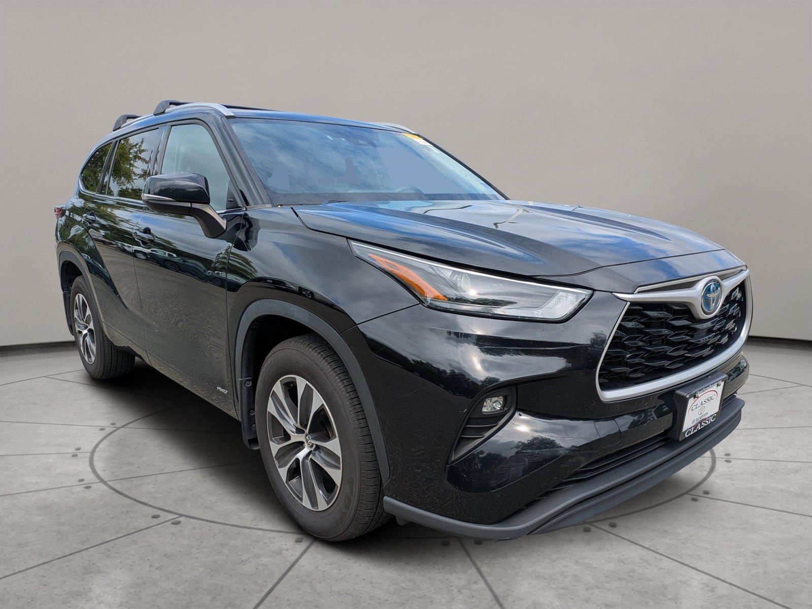 Midnight Black Metallic 2022 Toyota Highlander Hybrid SUV / Crossover All-Wheel Drive Continuously Variable Transmission