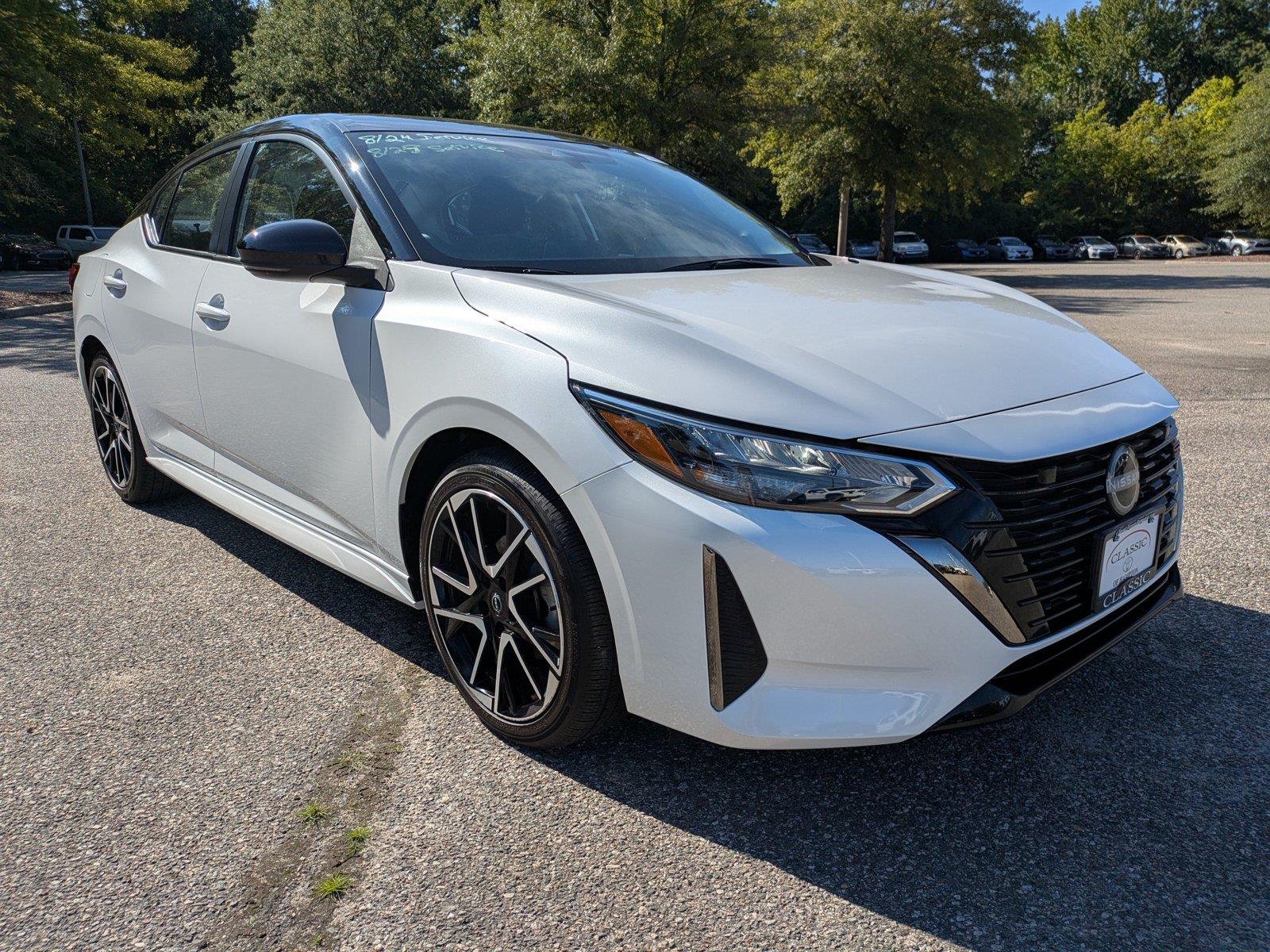 Aspen White Tricoat/Super Black 2025 Nissan Sentra Sedan Front-Wheel Drive Continuously Variable Transmission