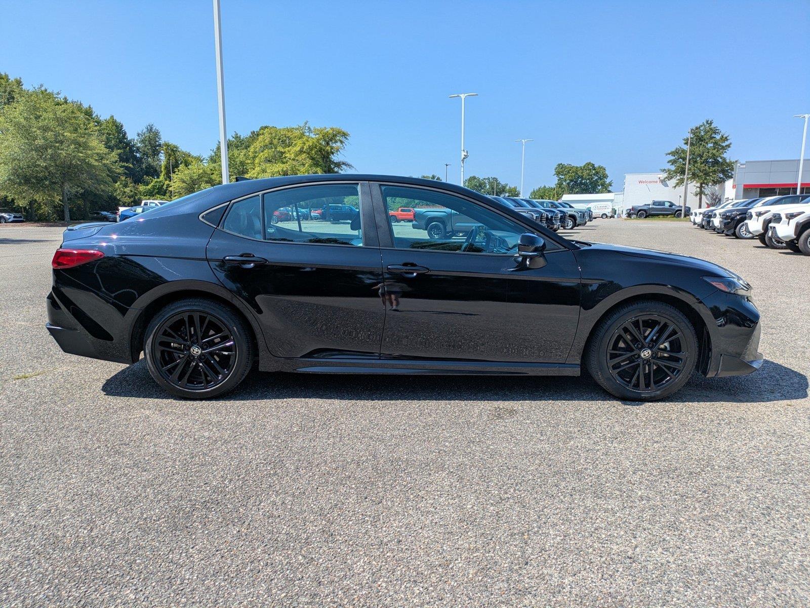 Used 2025  Toyota SE image 3