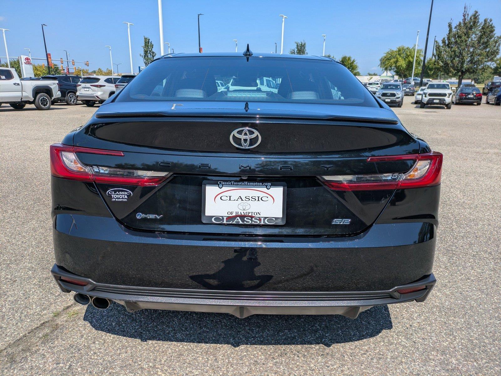 Used 2025  Toyota SE image 5