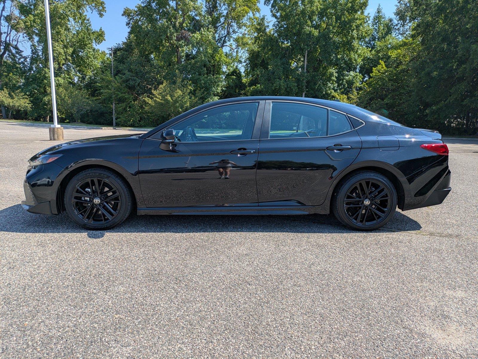 Used 2025  Toyota SE image 7