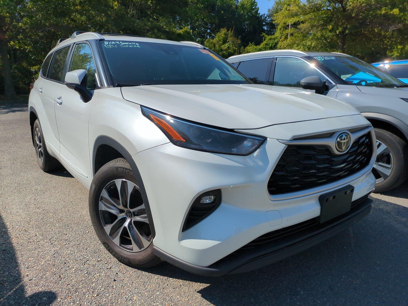 Used 2023 Wind Chill Pearl TOYOTA  image 2