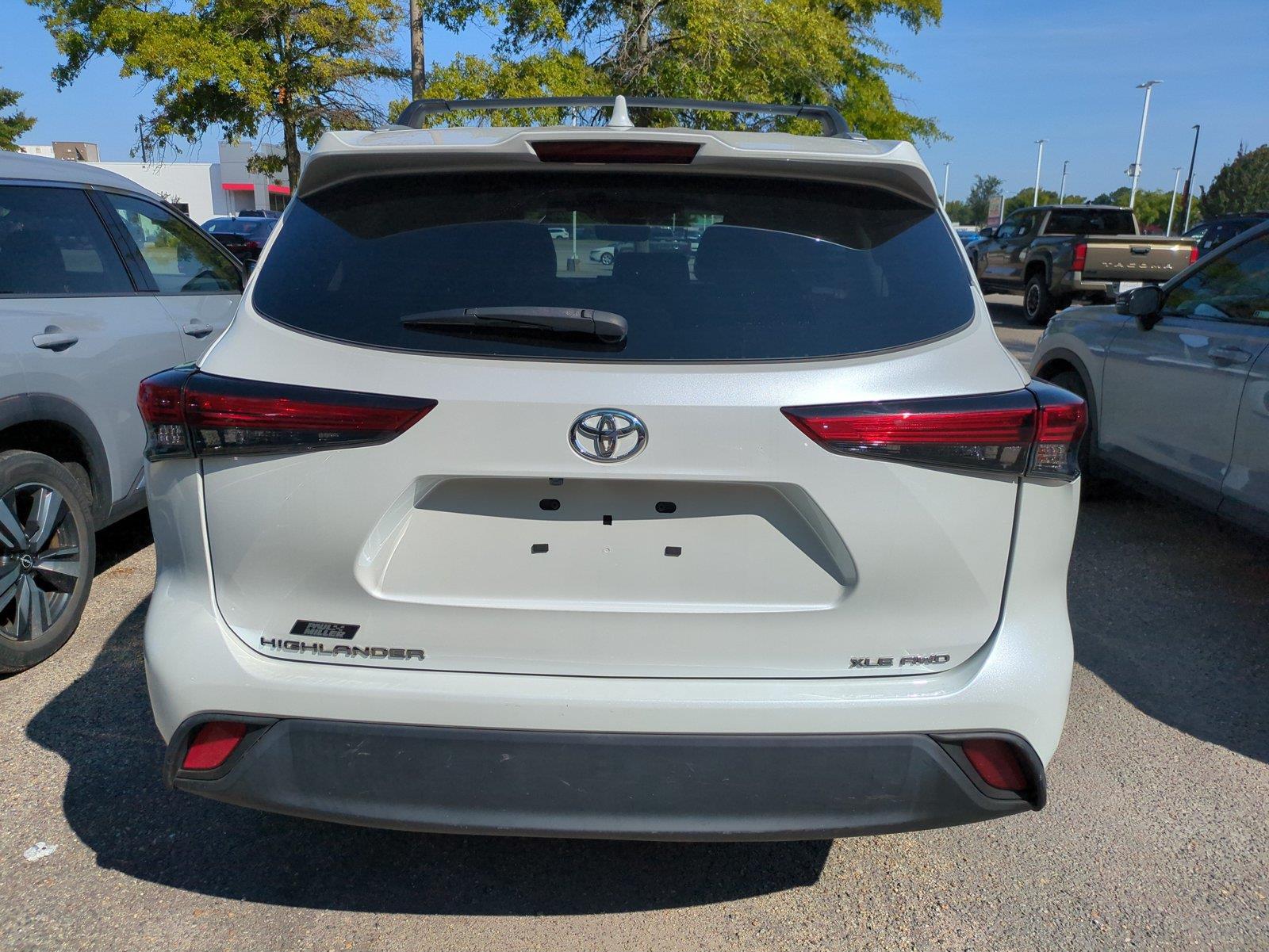 Used 2023 Wind Chill Pearl TOYOTA  image 4