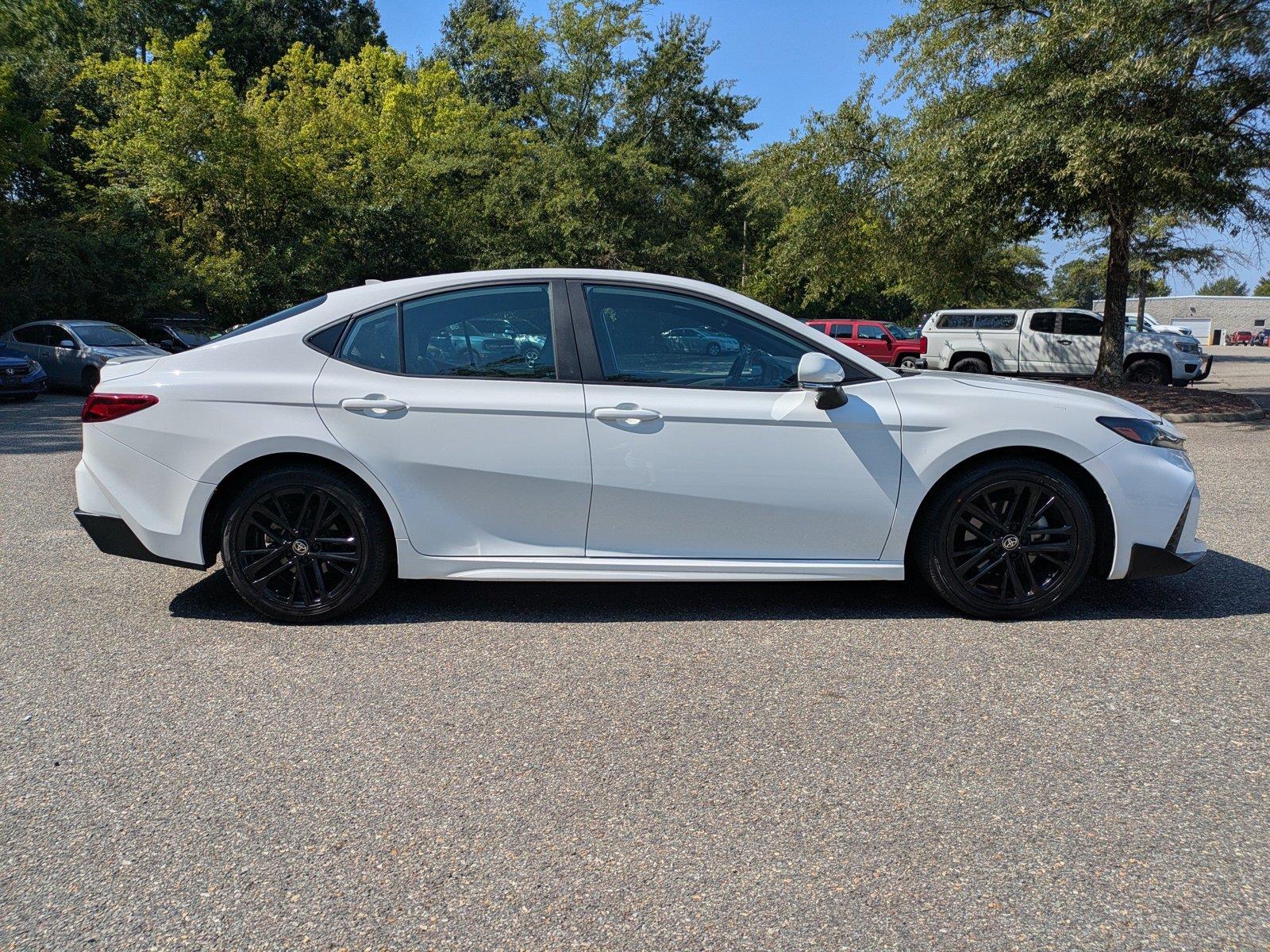 Used 2025  Toyota SE image 3