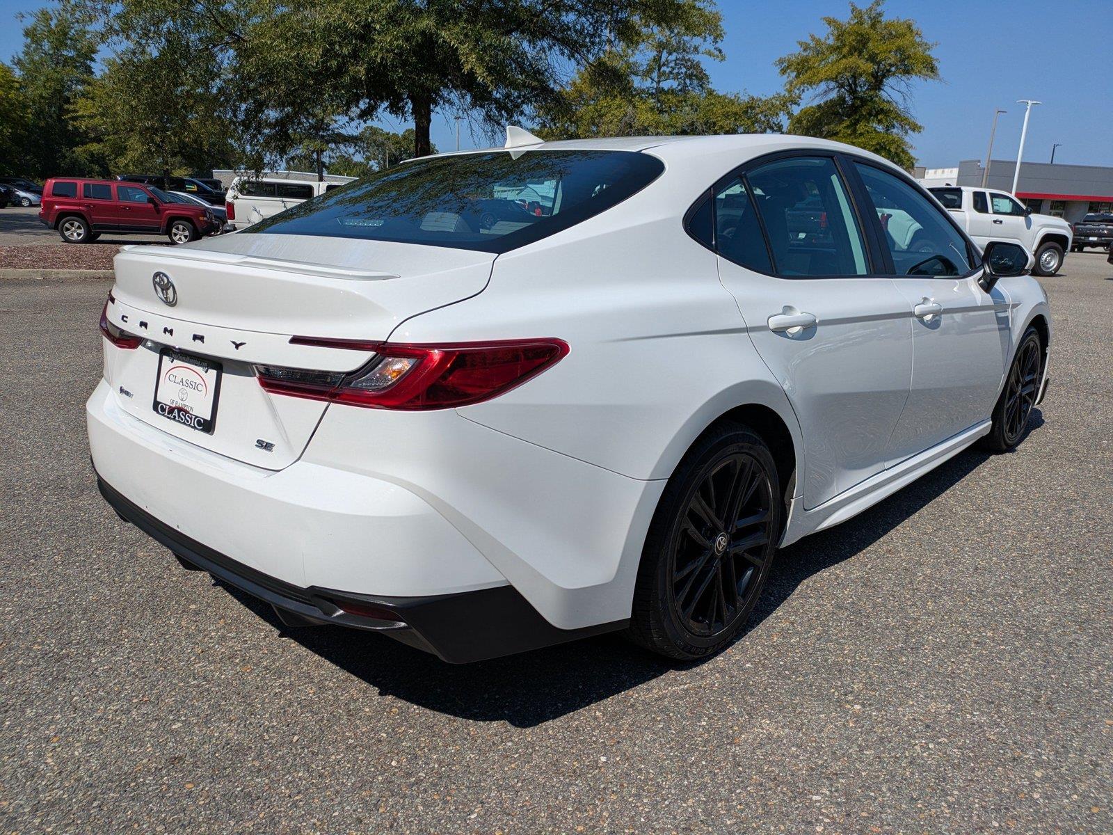 Used 2025  Toyota SE image 4