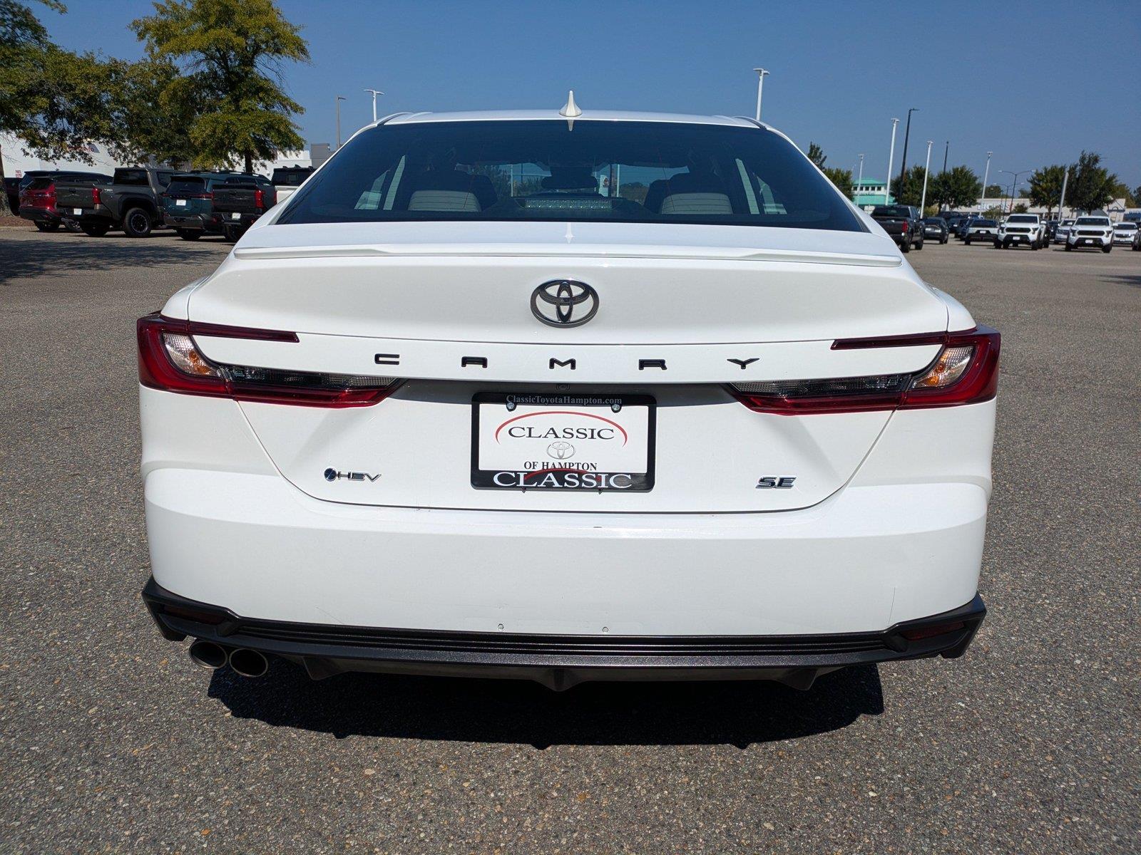 Used 2025  Toyota SE image 5