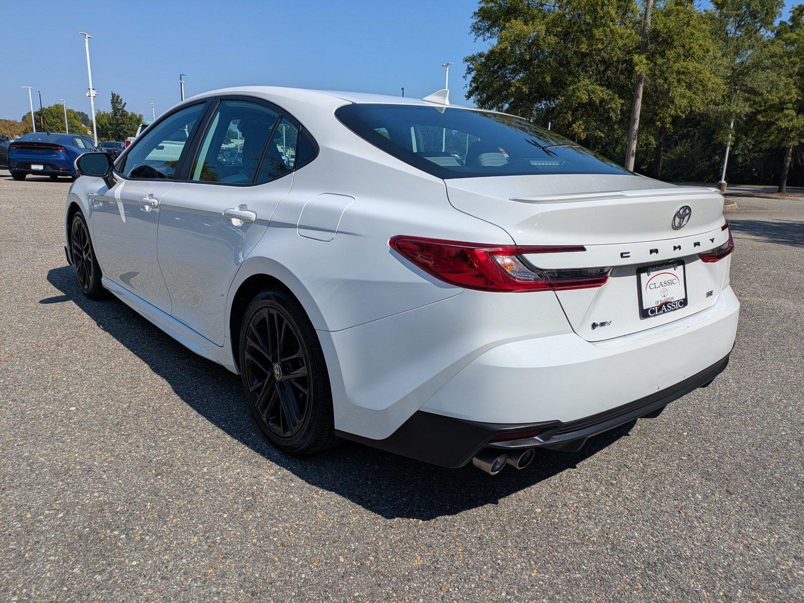 Used 2025  Toyota SE image 6