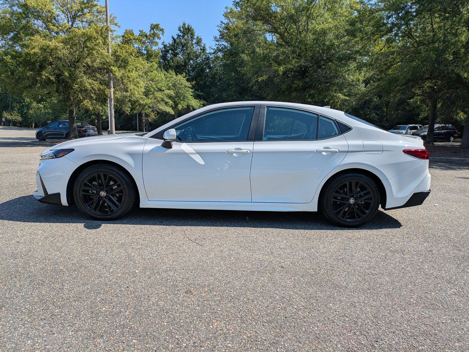 Used 2025  Toyota SE image 7