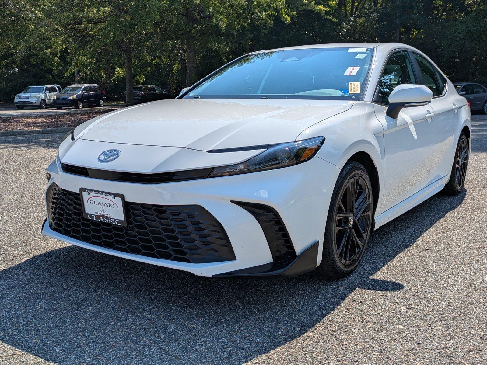 Used 2025  Toyota SE image 8