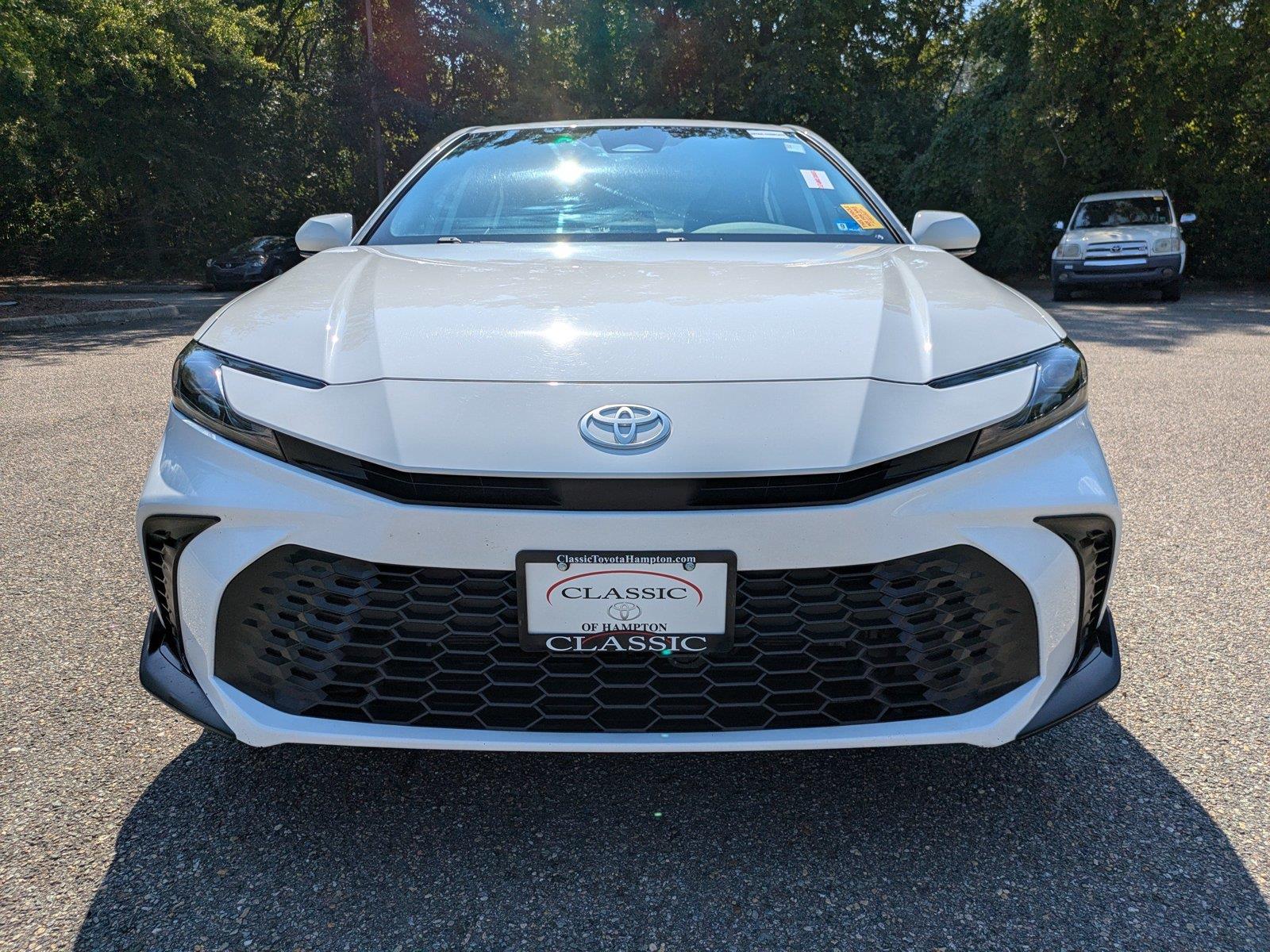 Used 2025  Toyota SE image 9