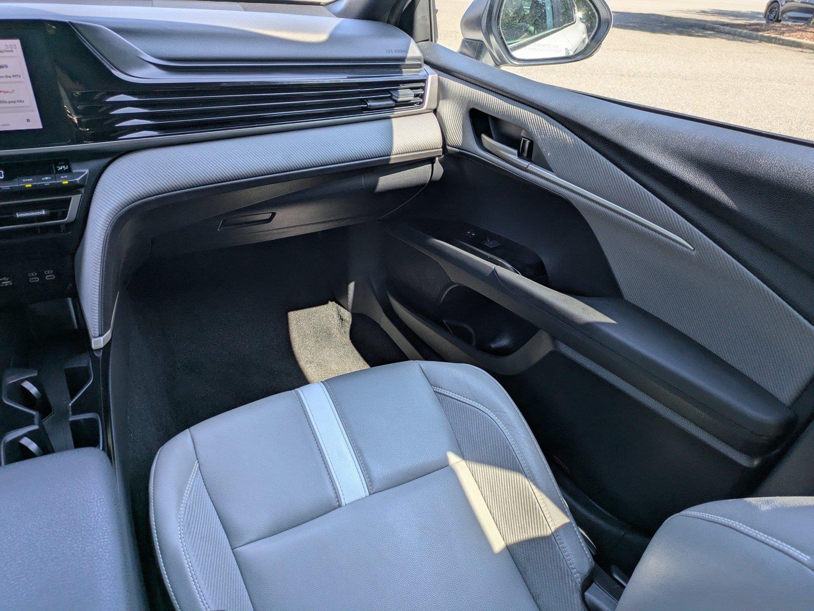 Used 2025  Toyota SE image 16