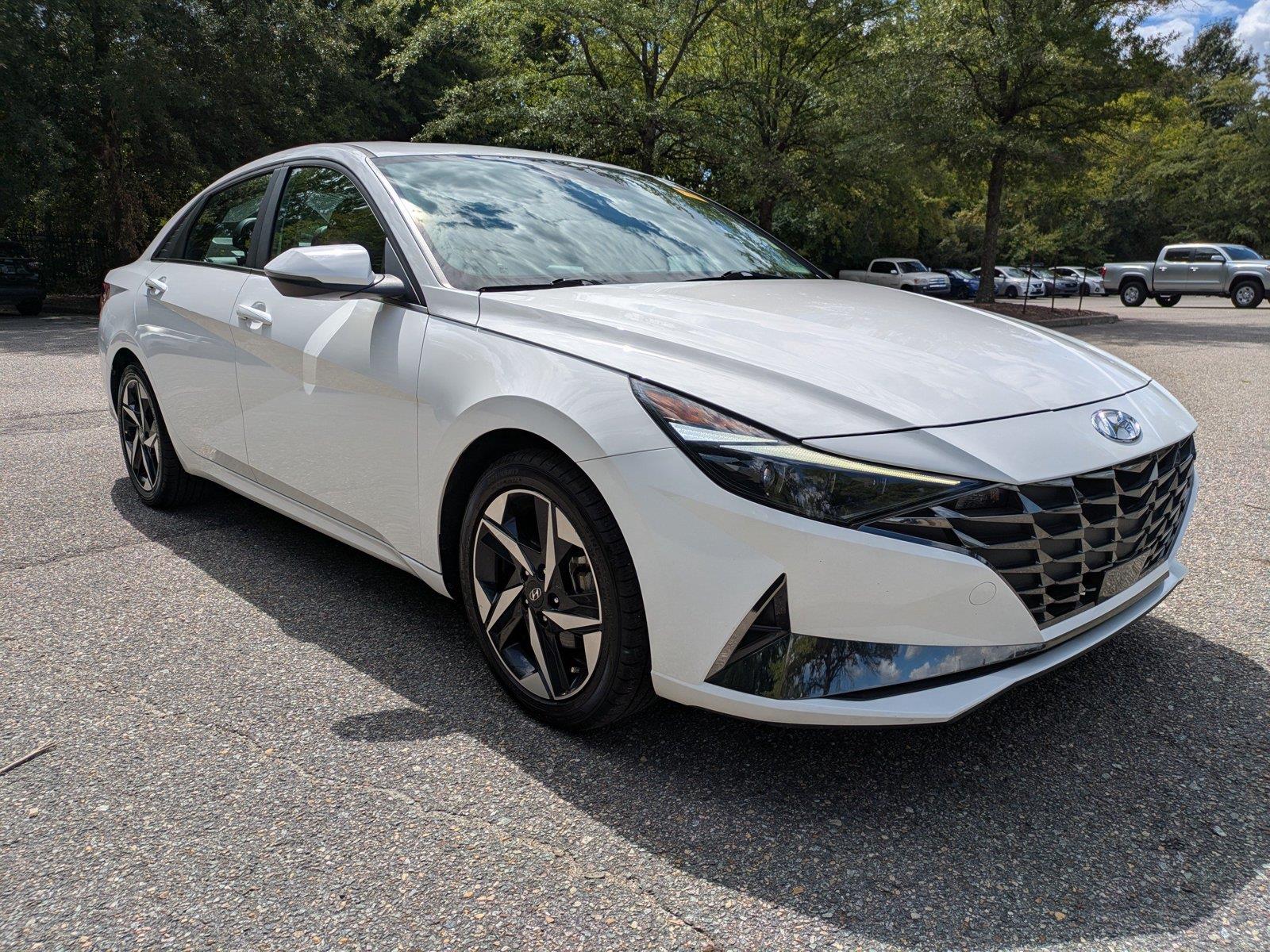 Lunar White 2023 Hyundai Elantra Hybrid Sedan Front-Wheel Drive Automatic