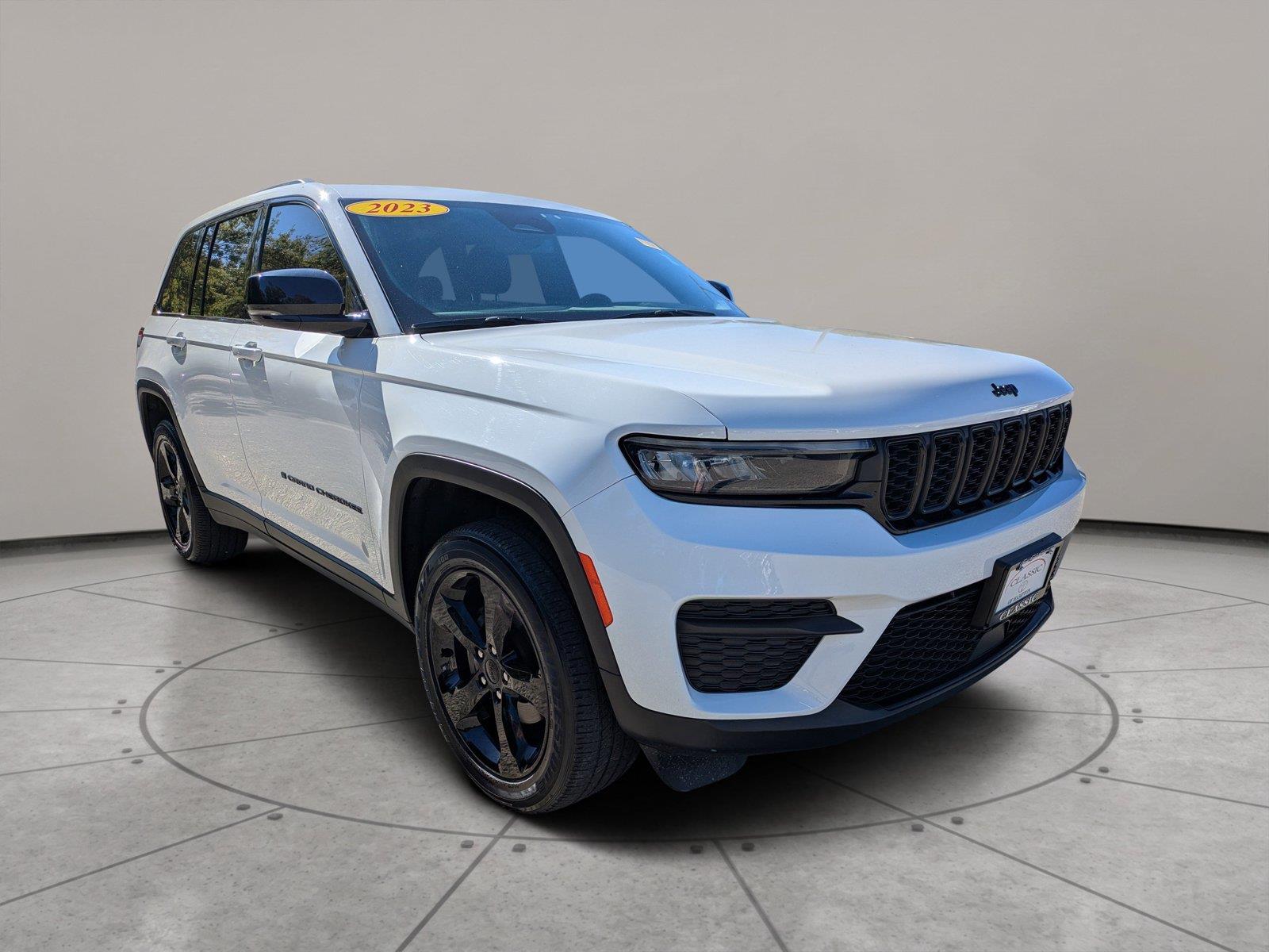 Bright White Clearcoat 2023 Jeep Grand Cherokee SUV / Crossover Four-Wheel Drive 8-Speed Automatic