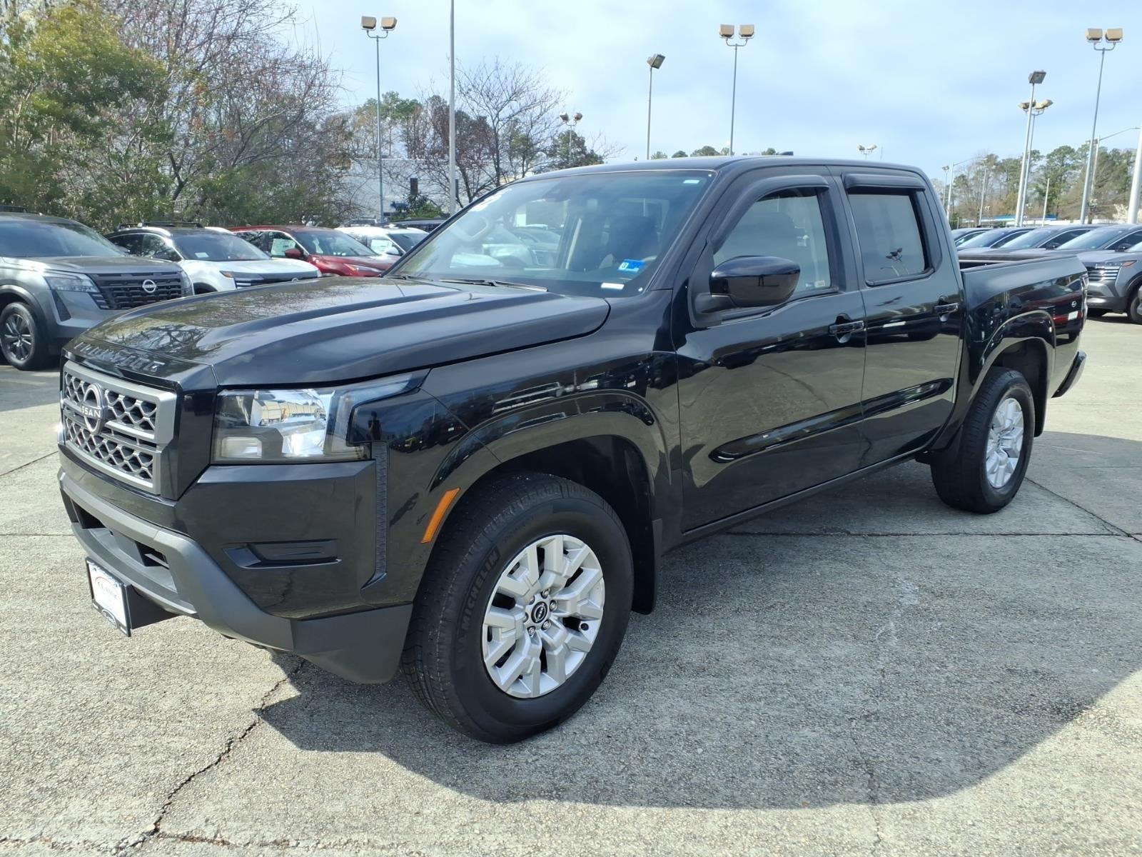 Super Black 2022 Nissan Frontier SV Crew Cab 4WD Pickup Truck Four-Wheel Drive Automatic