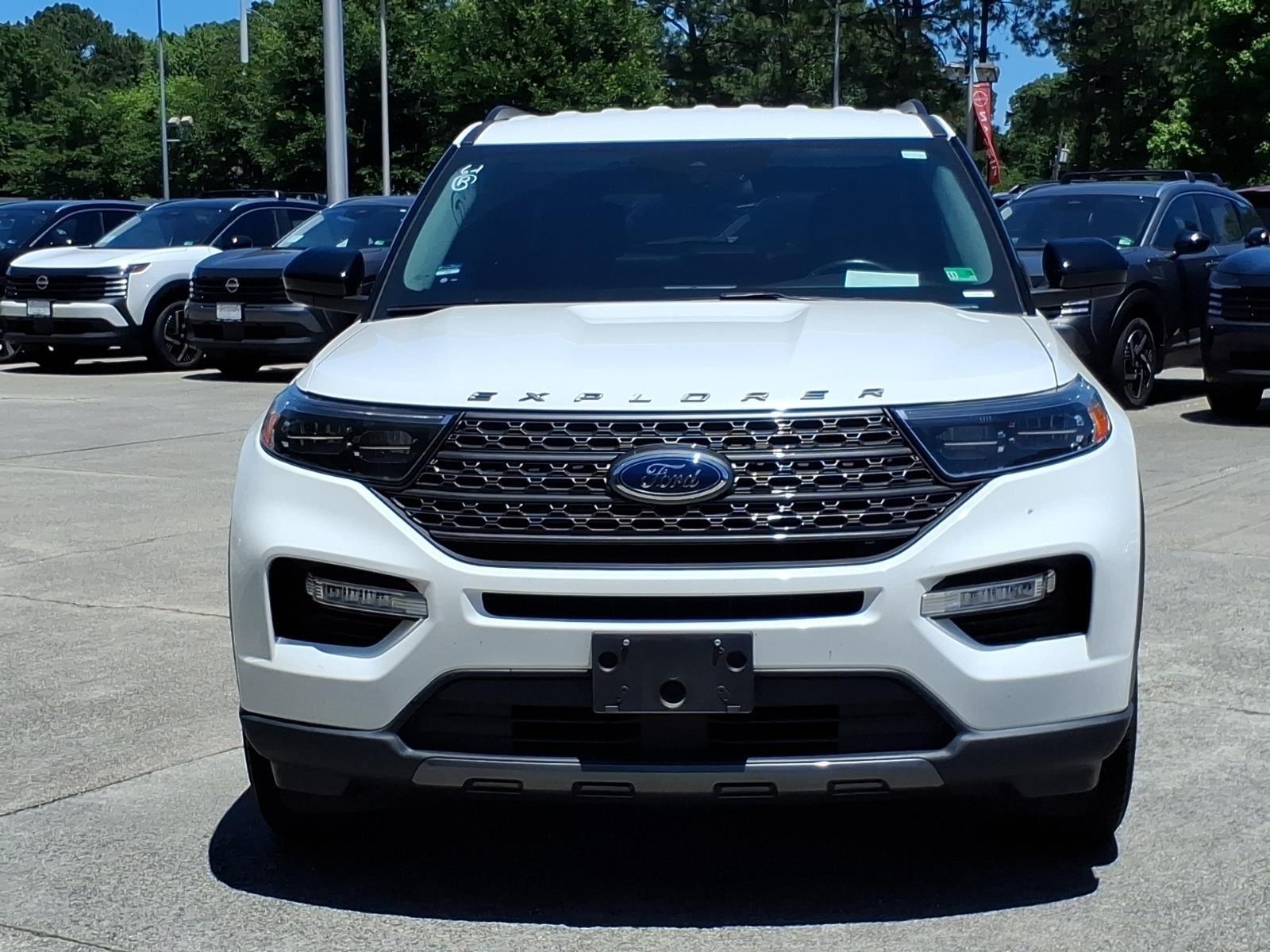 Used 2022 Star White Metallic Tri-Coat Ford XLT image 2