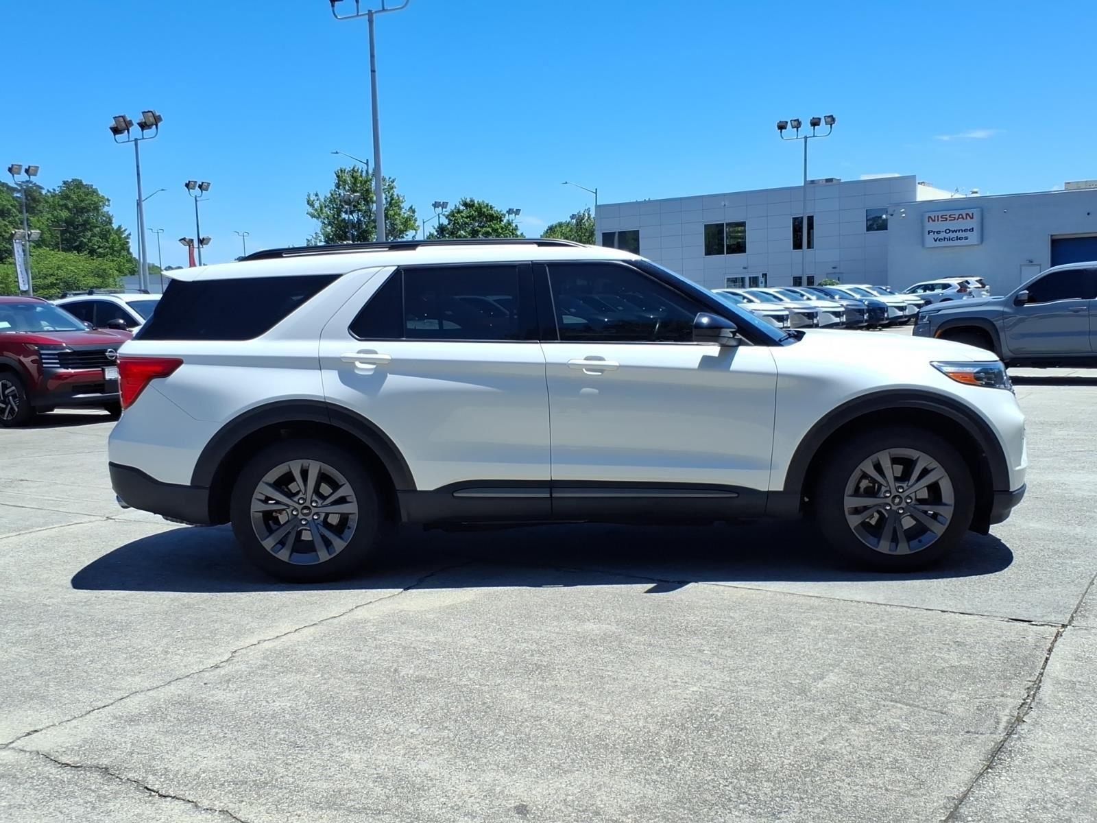 Used 2022 Star White Metallic Tri-Coat Ford XLT image 6